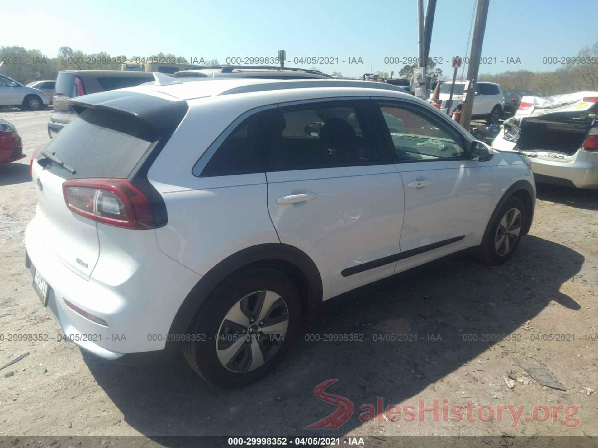 KNDCB3LC8H5039951 2017 KIA NIRO