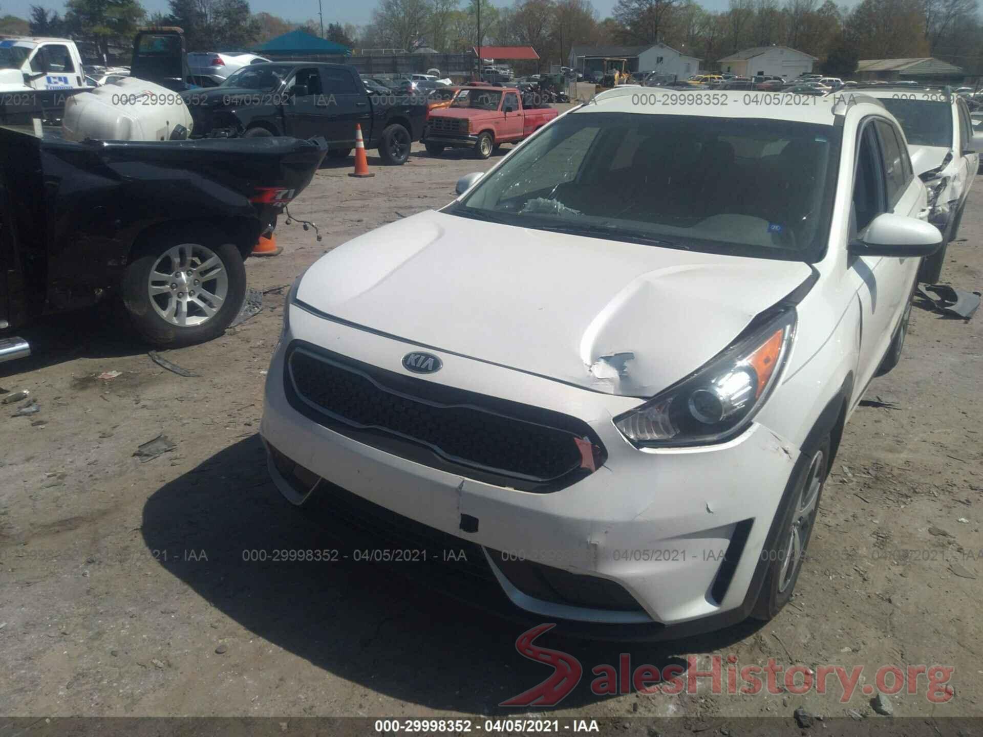 KNDCB3LC8H5039951 2017 KIA NIRO