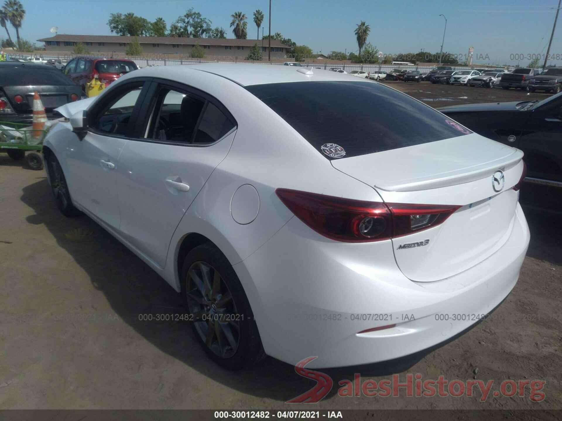 3MZBN1W38JM261499 2018 MAZDA MAZDA3 4-DOOR