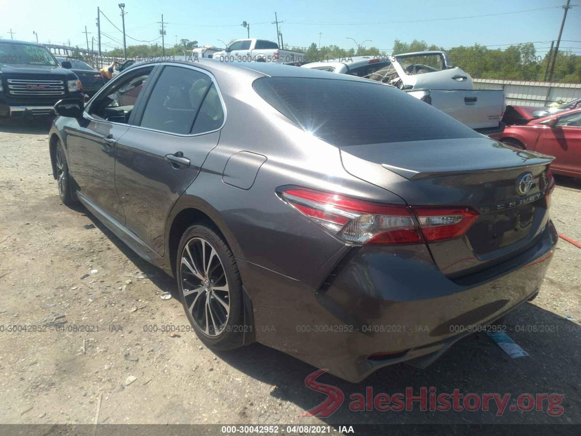 4T1B11HKXJU142363 2018 TOYOTA CAMRY