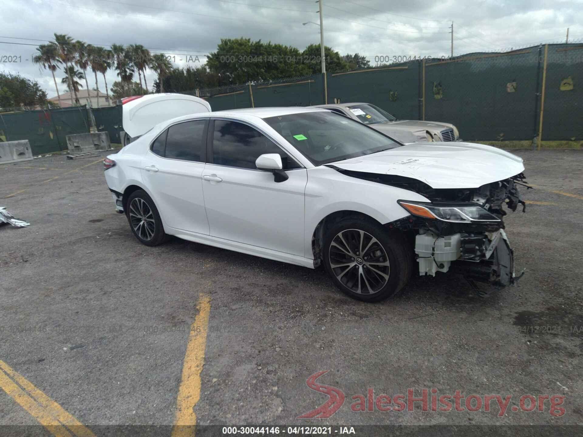 4T1B11HK9JU577407 2018 TOYOTA CAMRY