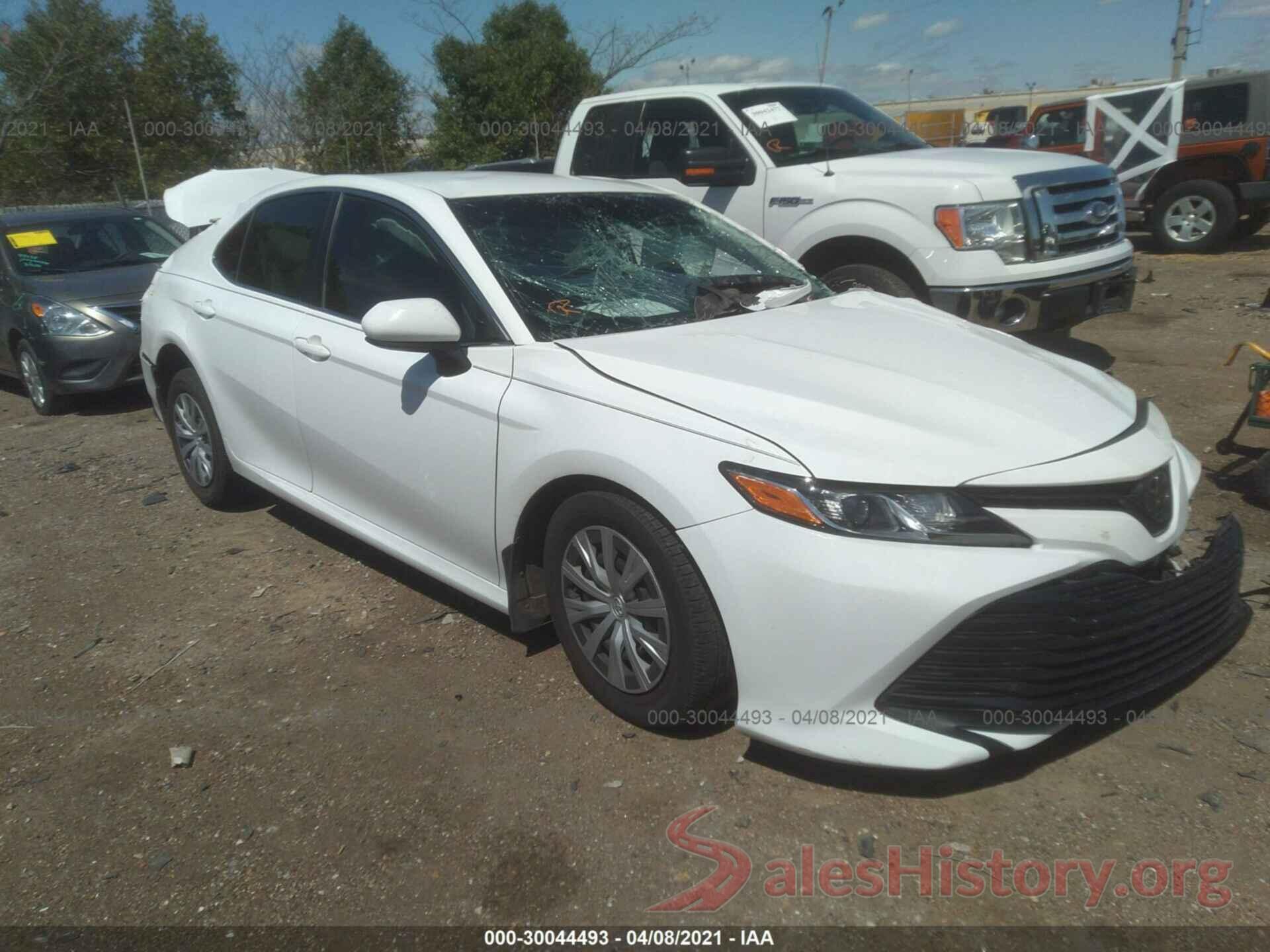 4T1B11HK0JU076955 2018 TOYOTA CAMRY