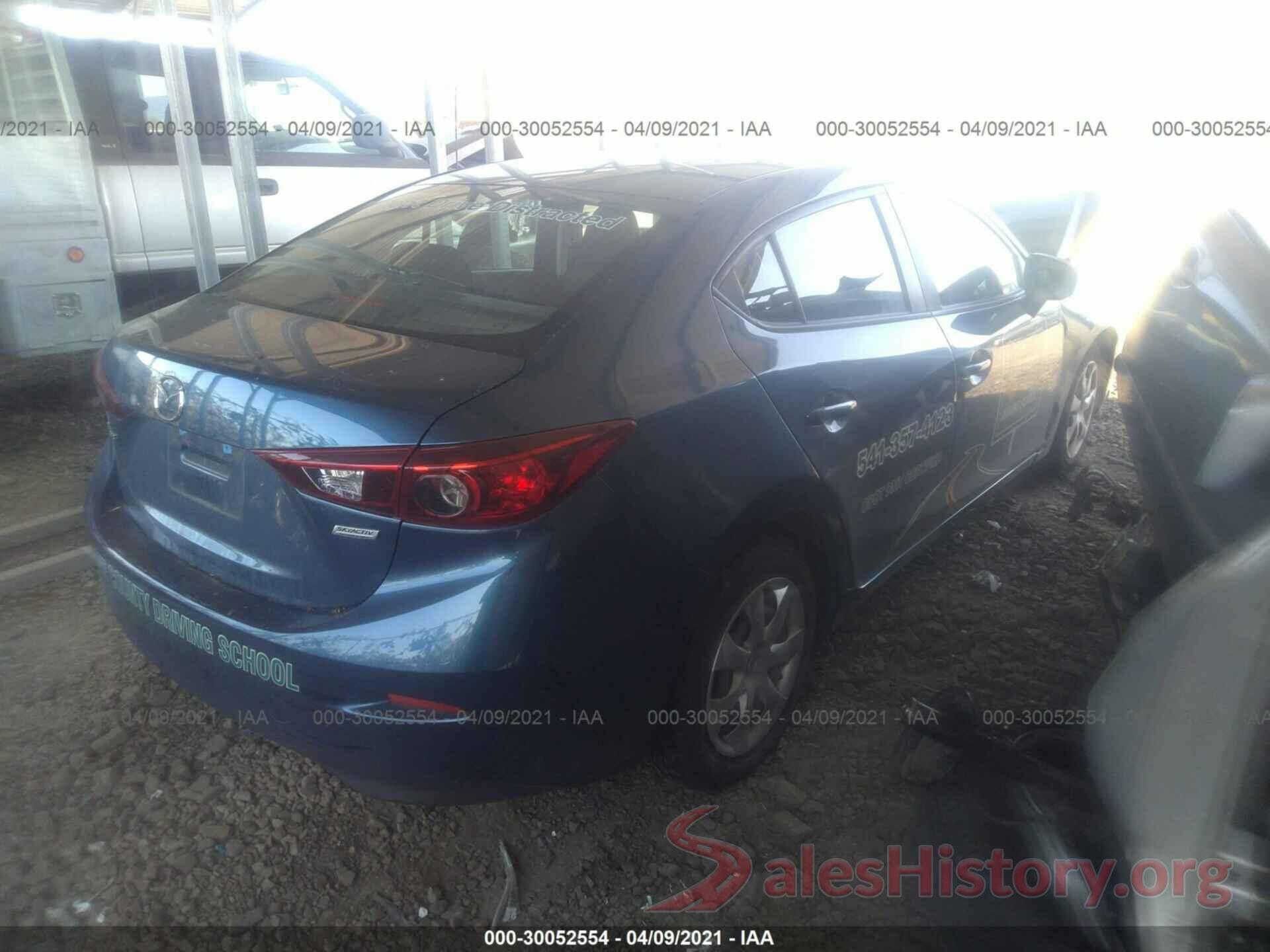 3MZBN1U72JM195246 2018 MAZDA MAZDA3 4-DOOR