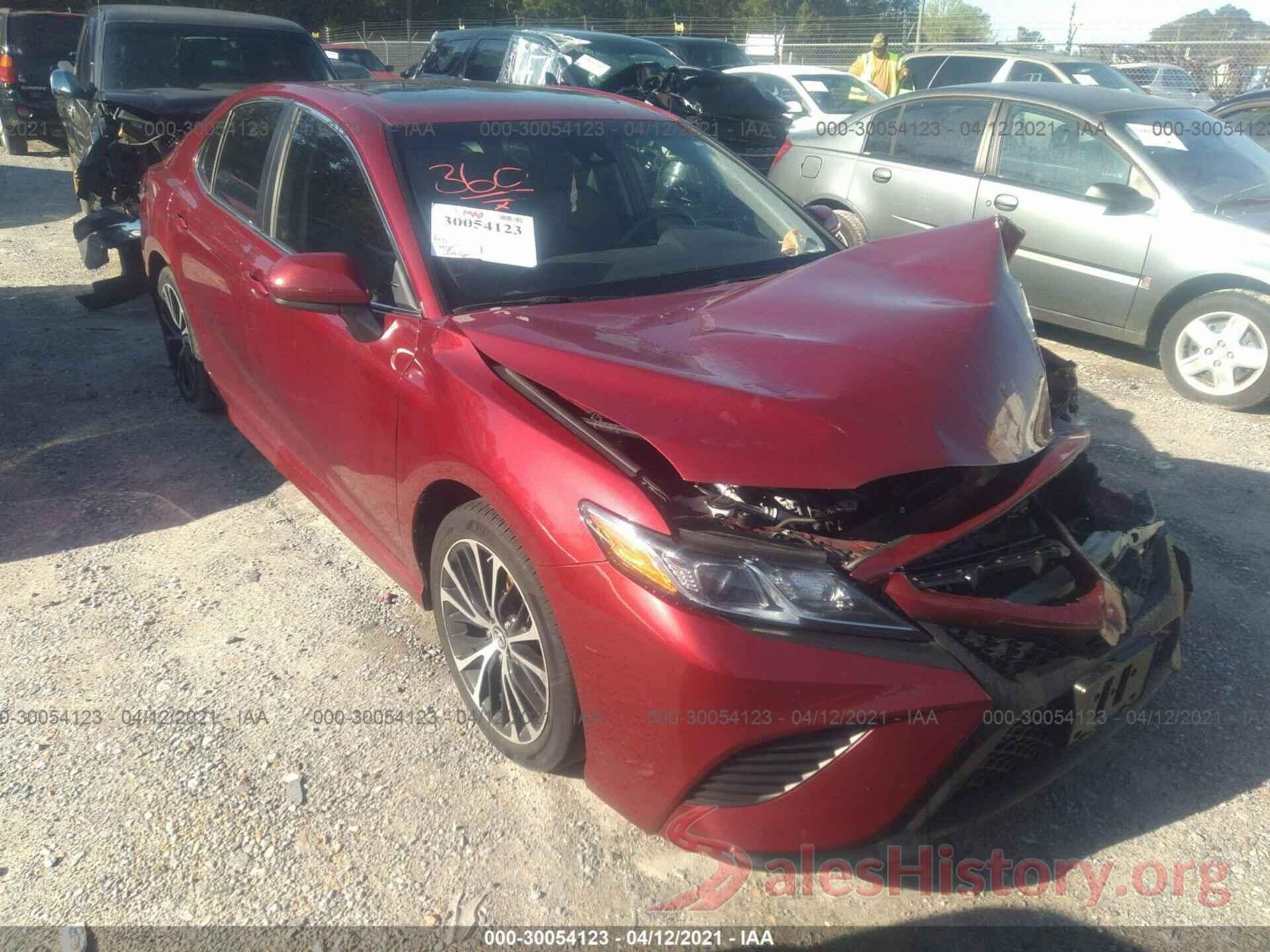 4T1B11HK8JU620960 2018 TOYOTA CAMRY