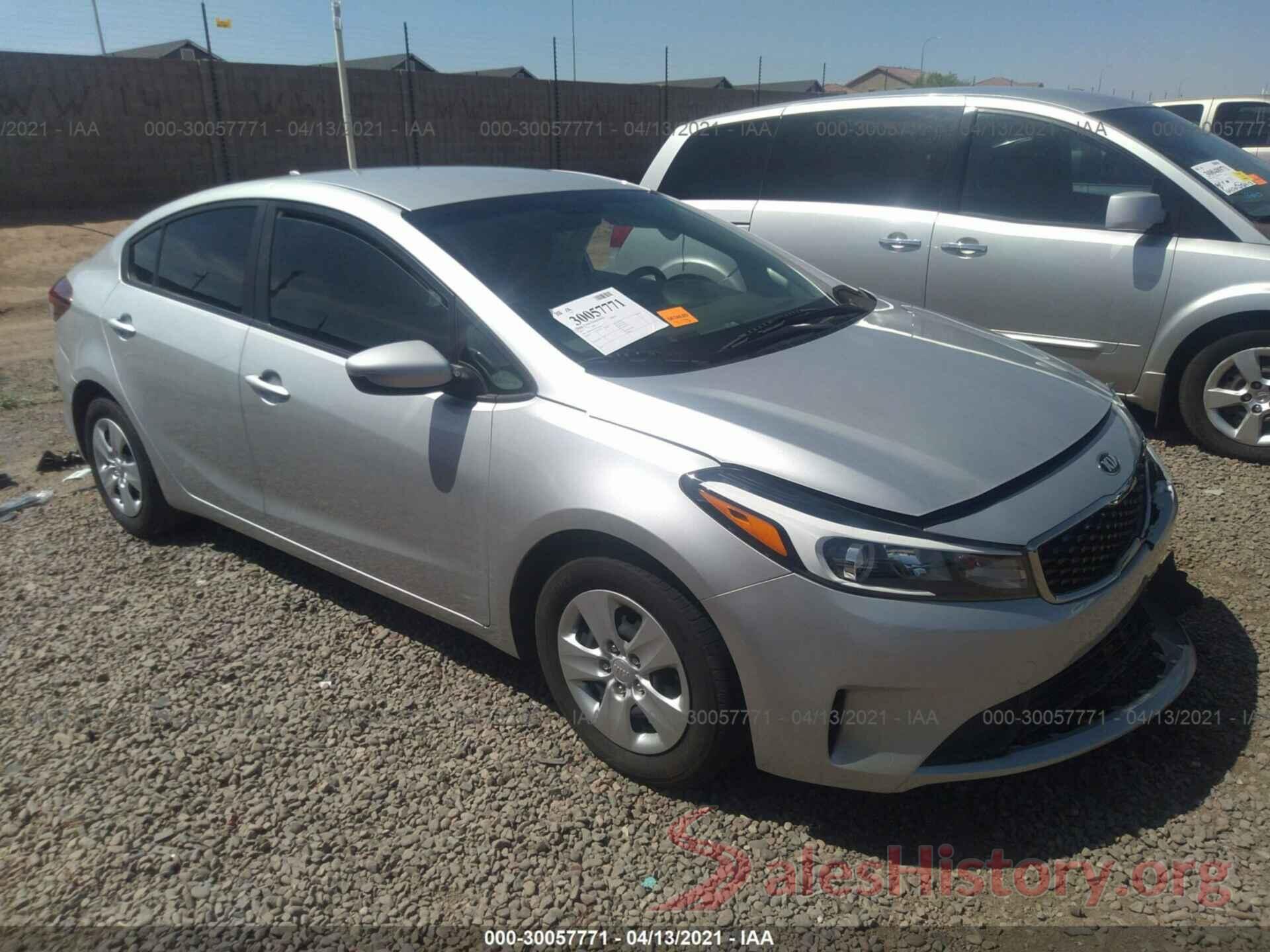 3KPFK4A76HE018786 2017 KIA FORTE