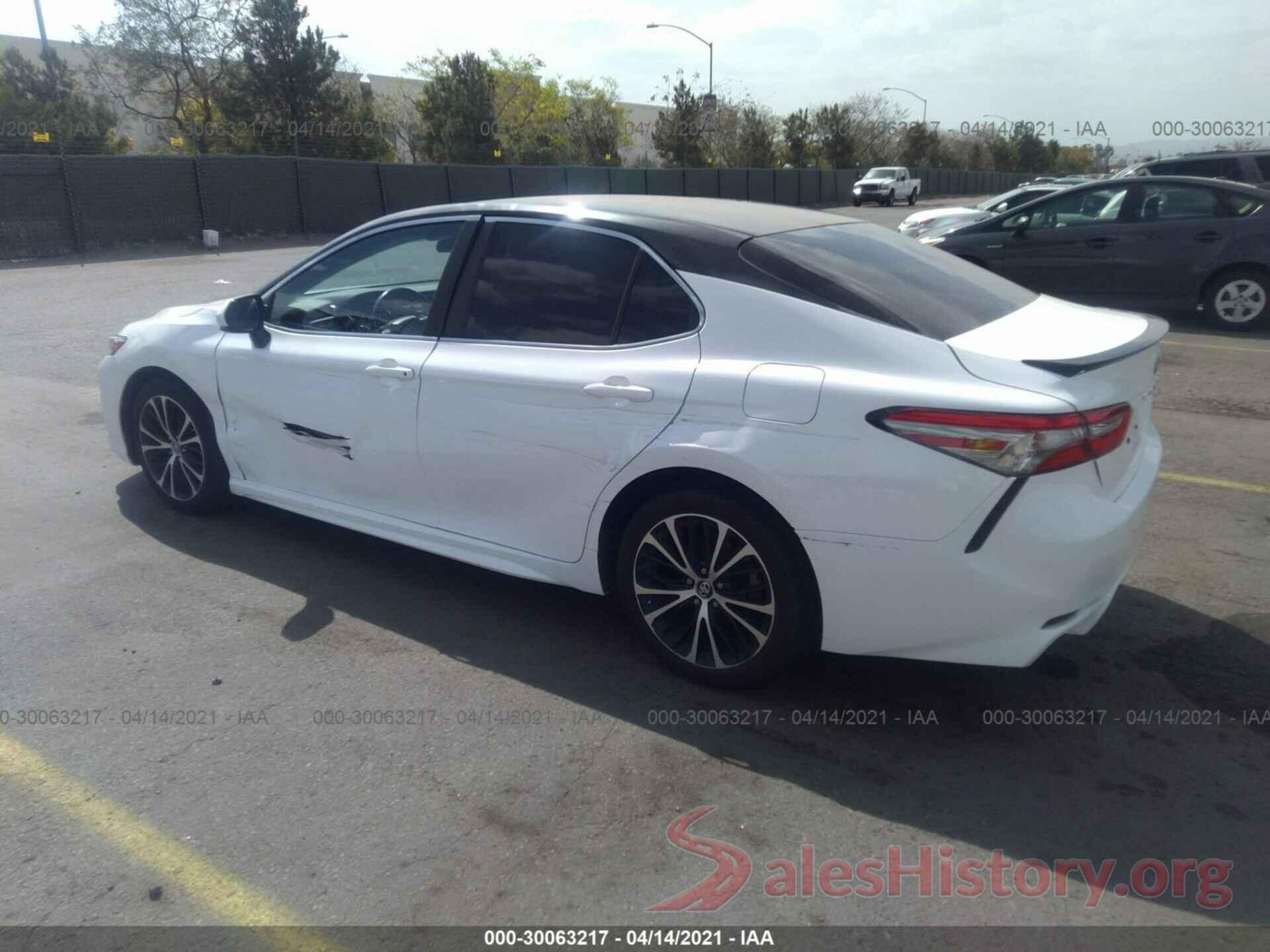 4T1B11HK8JU629464 2018 TOYOTA CAMRY