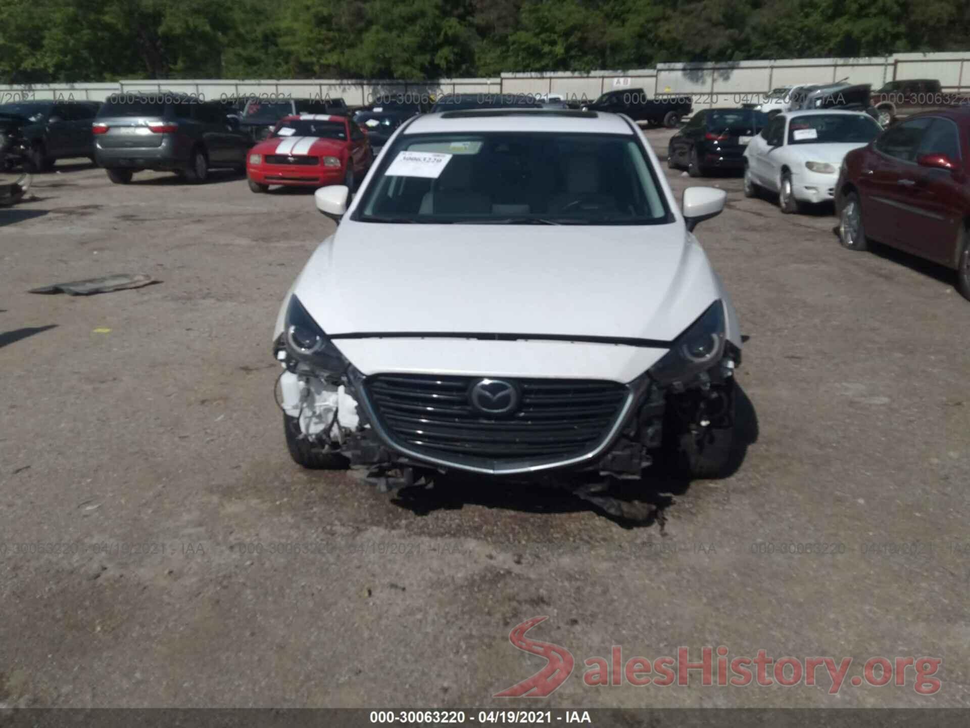 3MZBN1W37JM165265 2018 MAZDA MAZDA3 4-DOOR