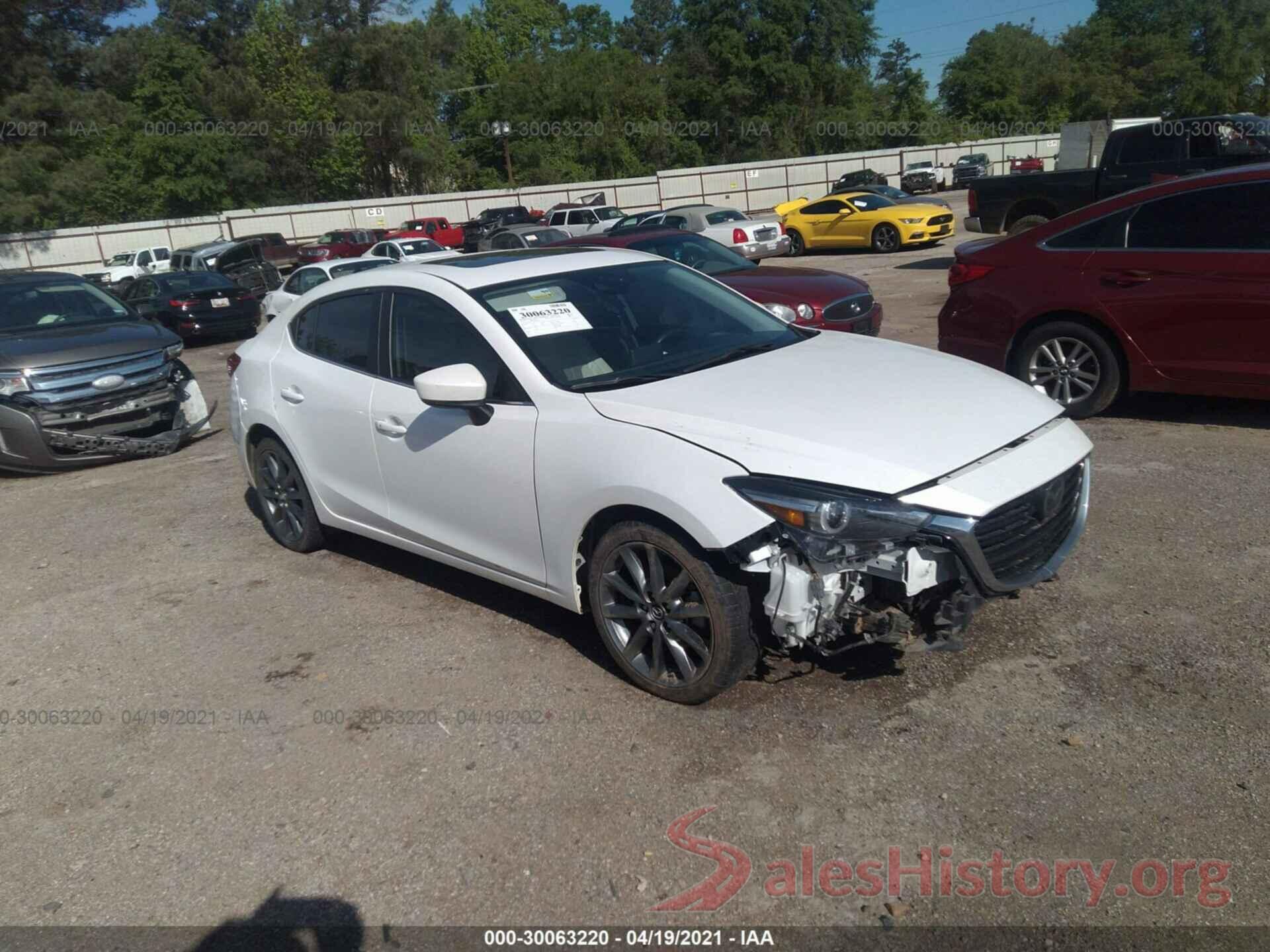 3MZBN1W37JM165265 2018 MAZDA MAZDA3 4-DOOR