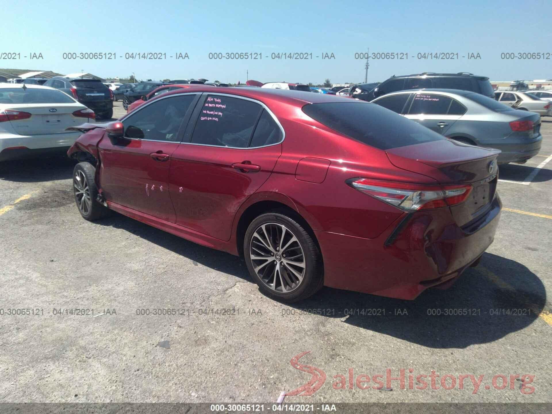 4T1B11HK2JU621120 2018 TOYOTA CAMRY