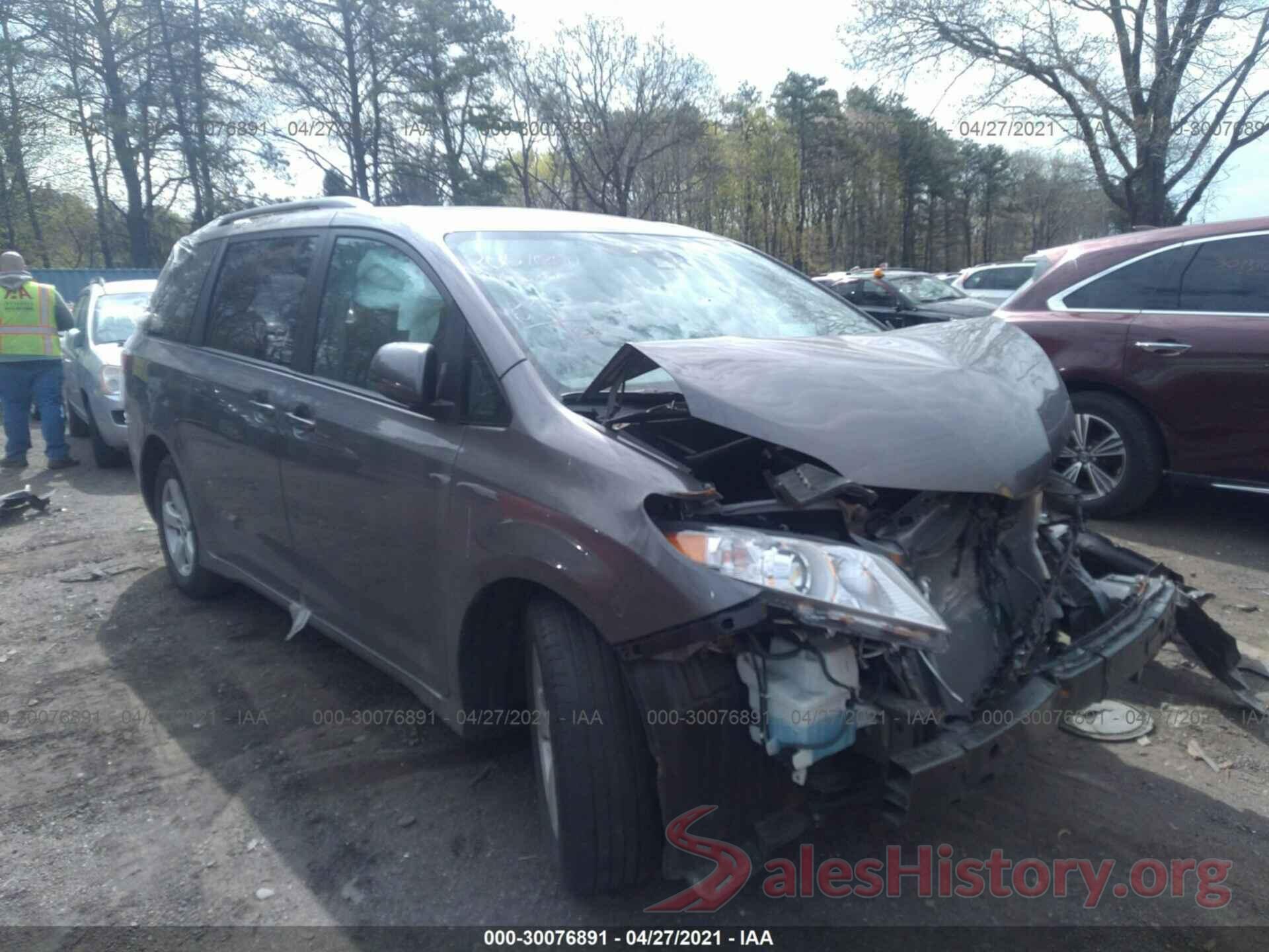 5TDKZ3DC5KS020751 2019 TOYOTA SIENNA