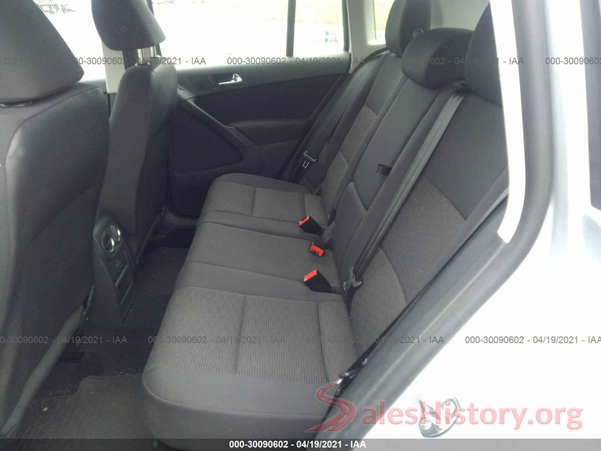 WVGAV7AX4HK049479 2017 VOLKSWAGEN TIGUAN