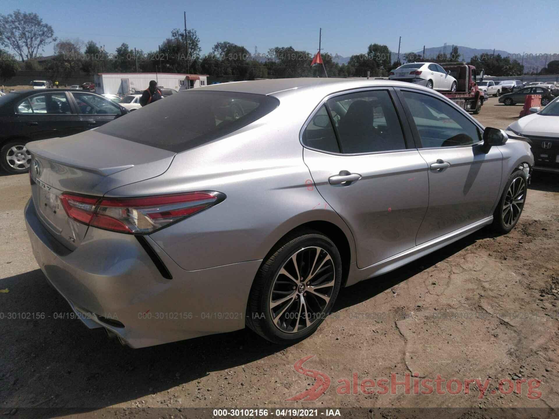 4T1B11HK2JU047232 2018 TOYOTA CAMRY