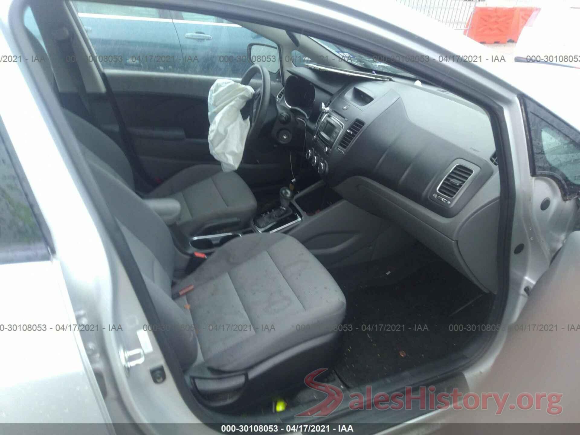 3KPFK4A7XJE225588 2018 KIA FORTE