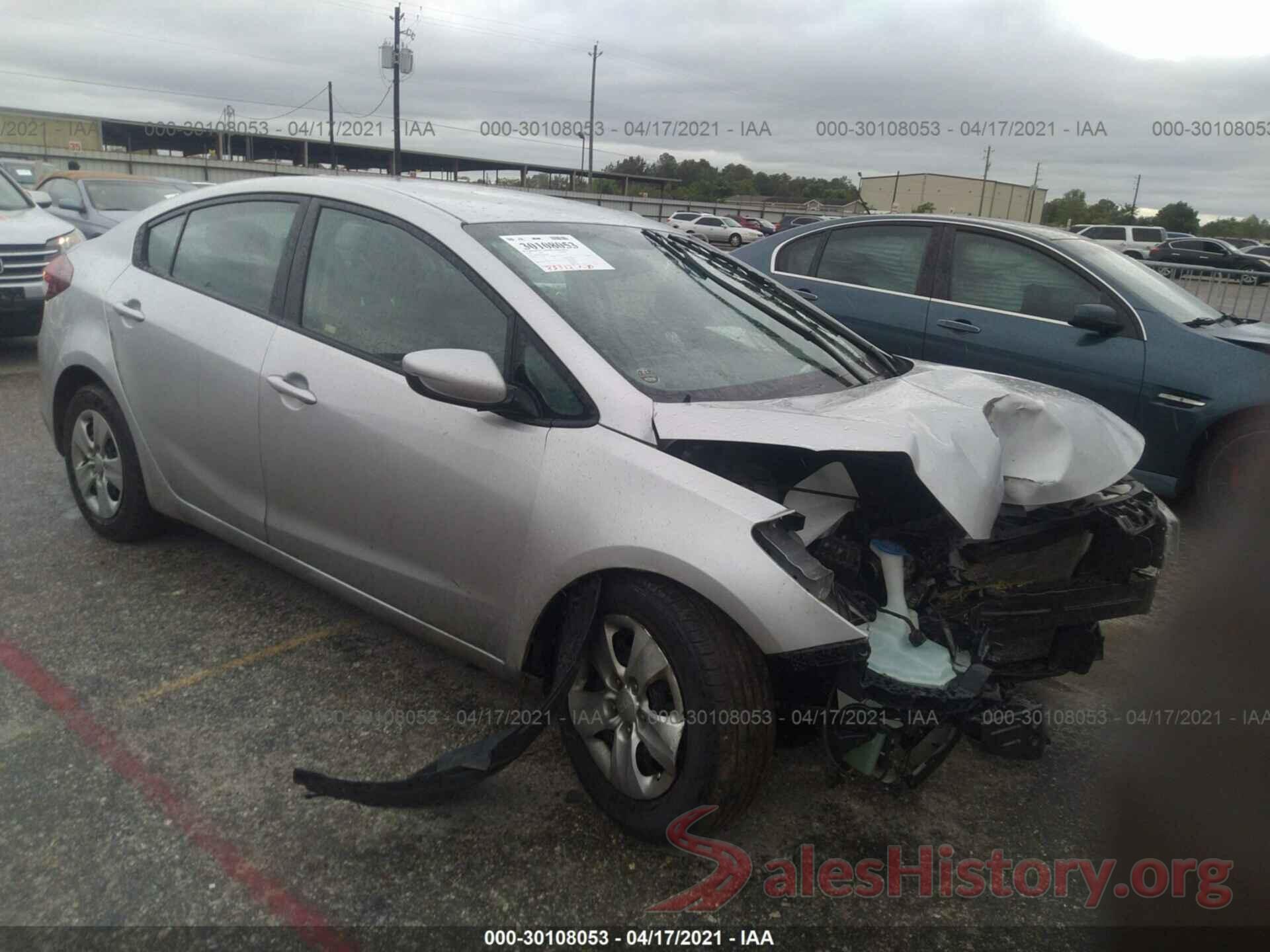 3KPFK4A7XJE225588 2018 KIA FORTE