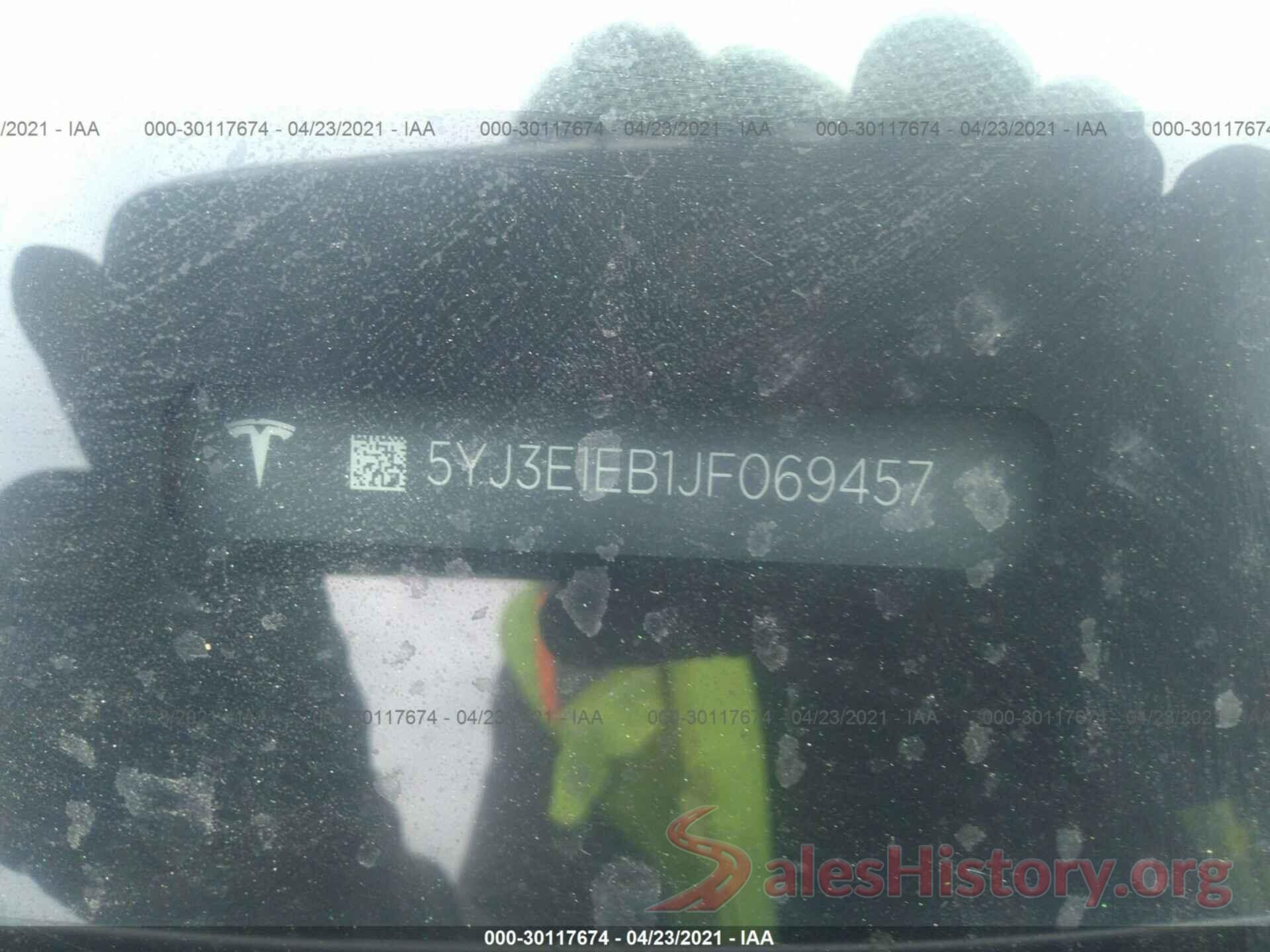 5YJ3E1EB1JF069457 2018 TESLA MODEL 3