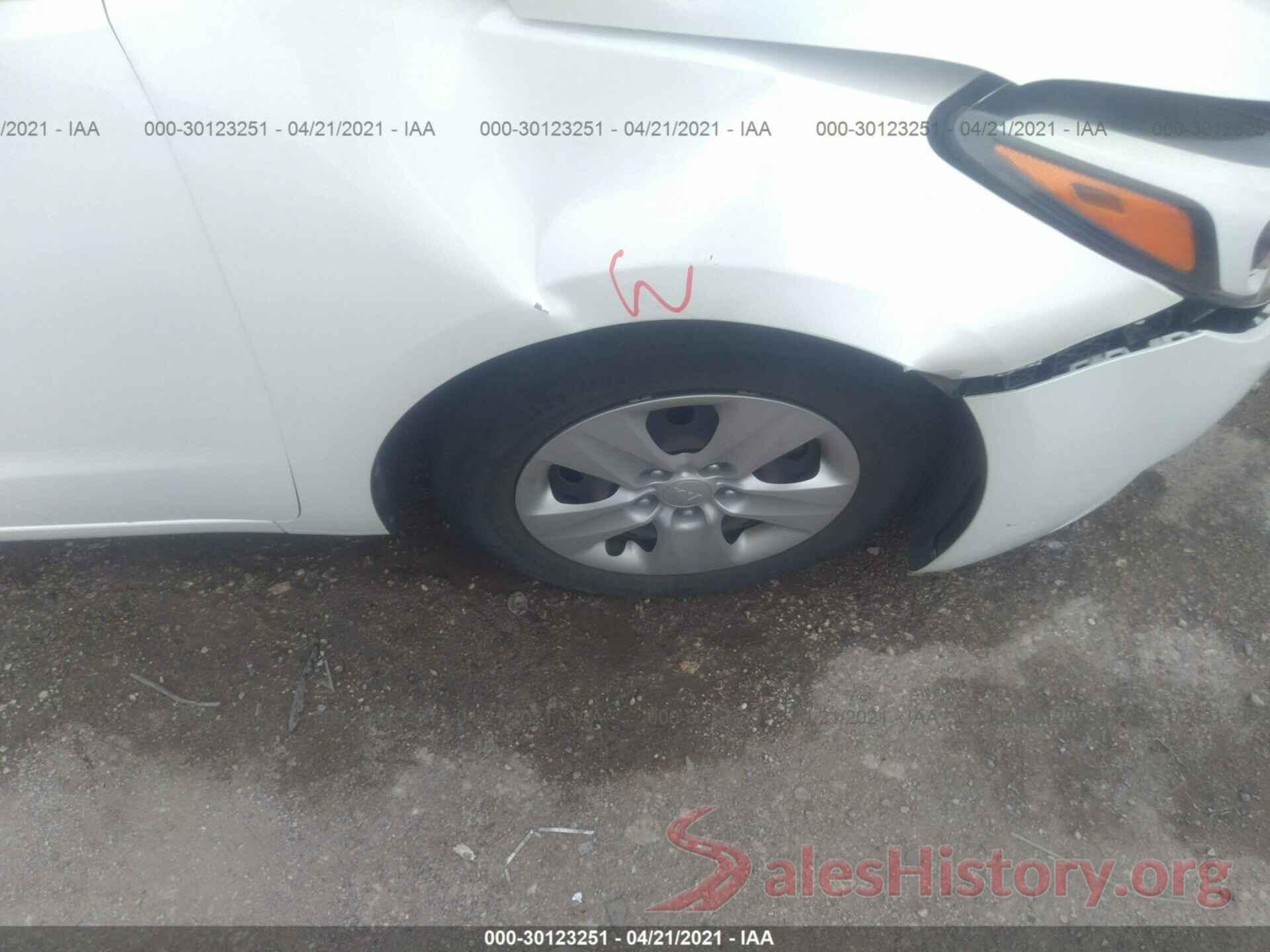 3KPFL4A71HE029417 2017 KIA FORTE