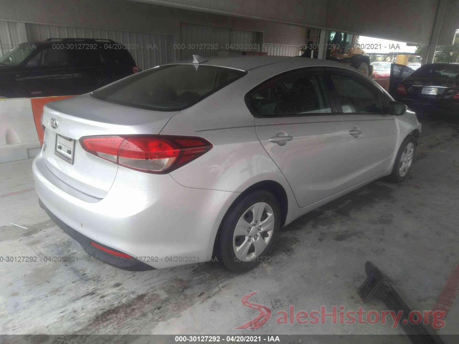 3KPFK4A76JE193268 2018 KIA FORTE