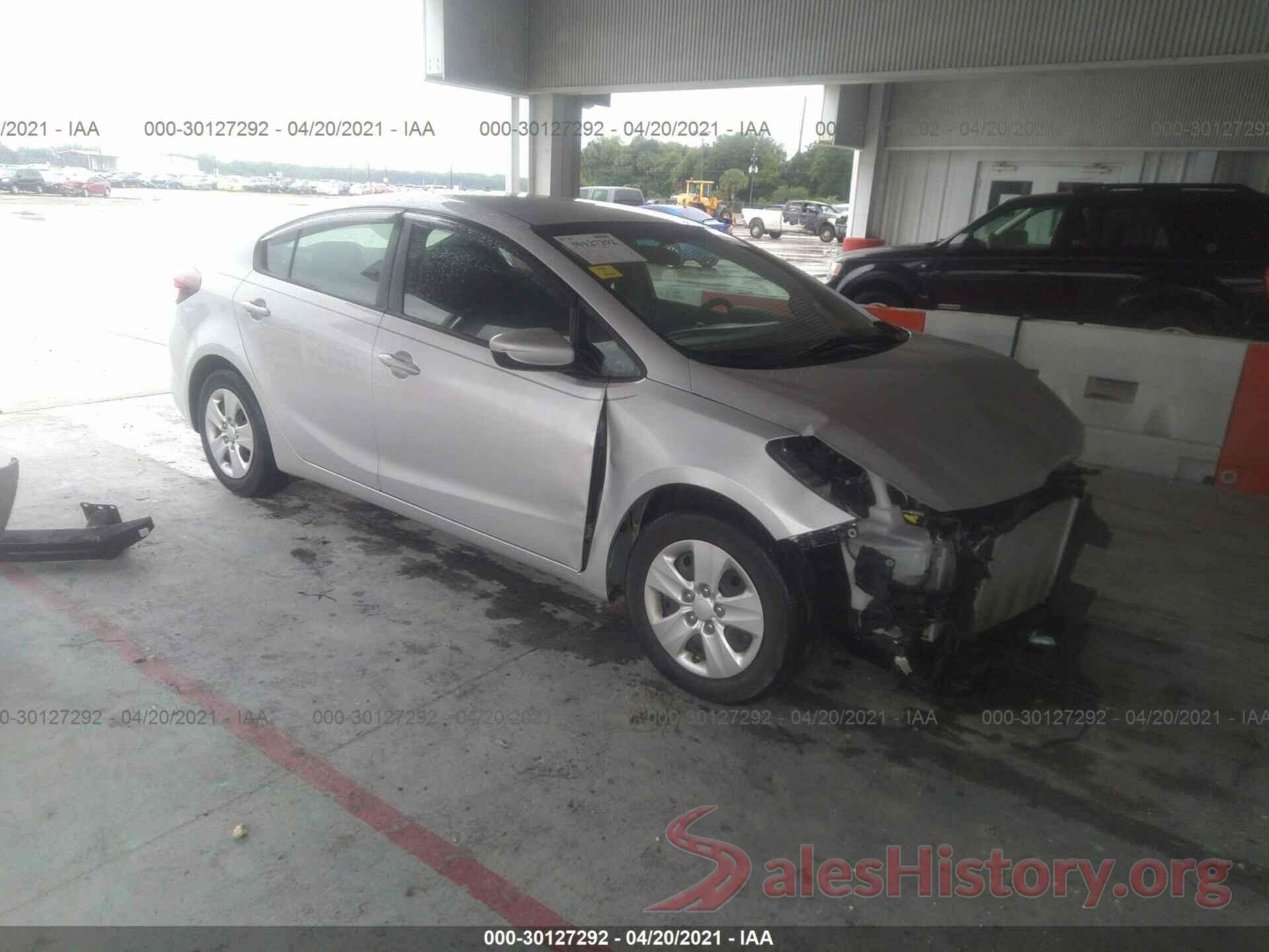 3KPFK4A76JE193268 2018 KIA FORTE