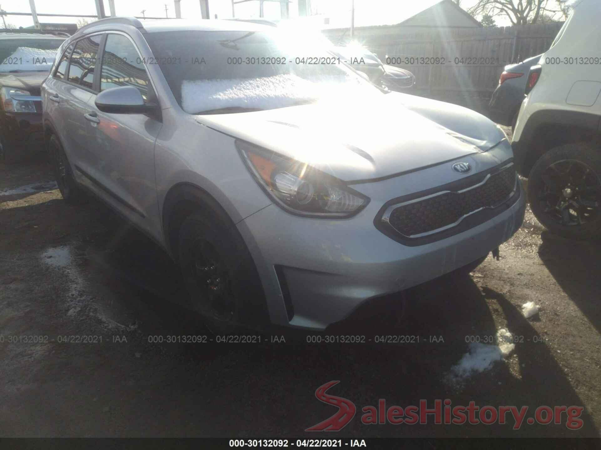 KNDCB3LC0H5068697 2017 KIA NIRO