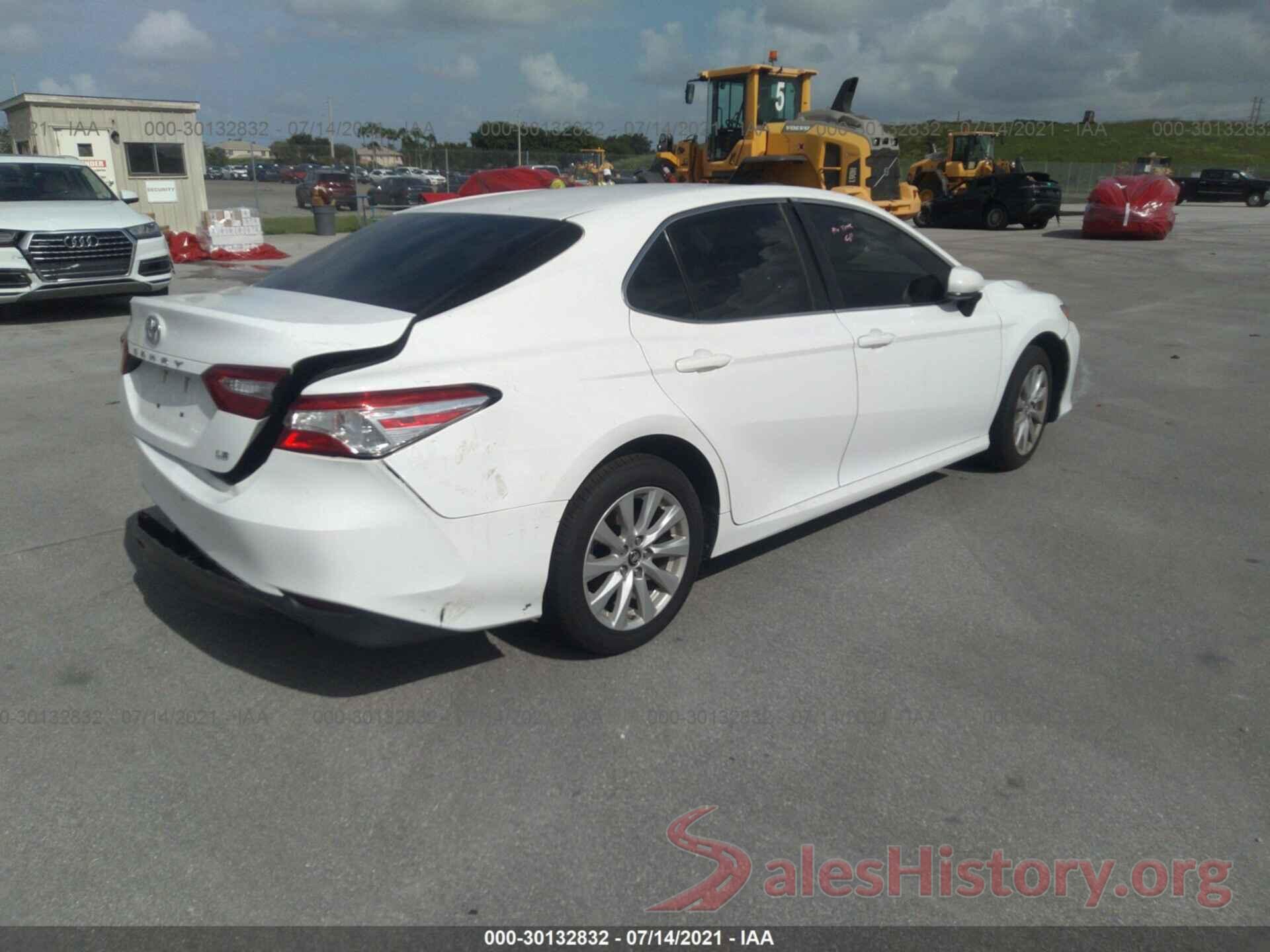 4T1B11HK8JU591976 2018 TOYOTA CAMRY