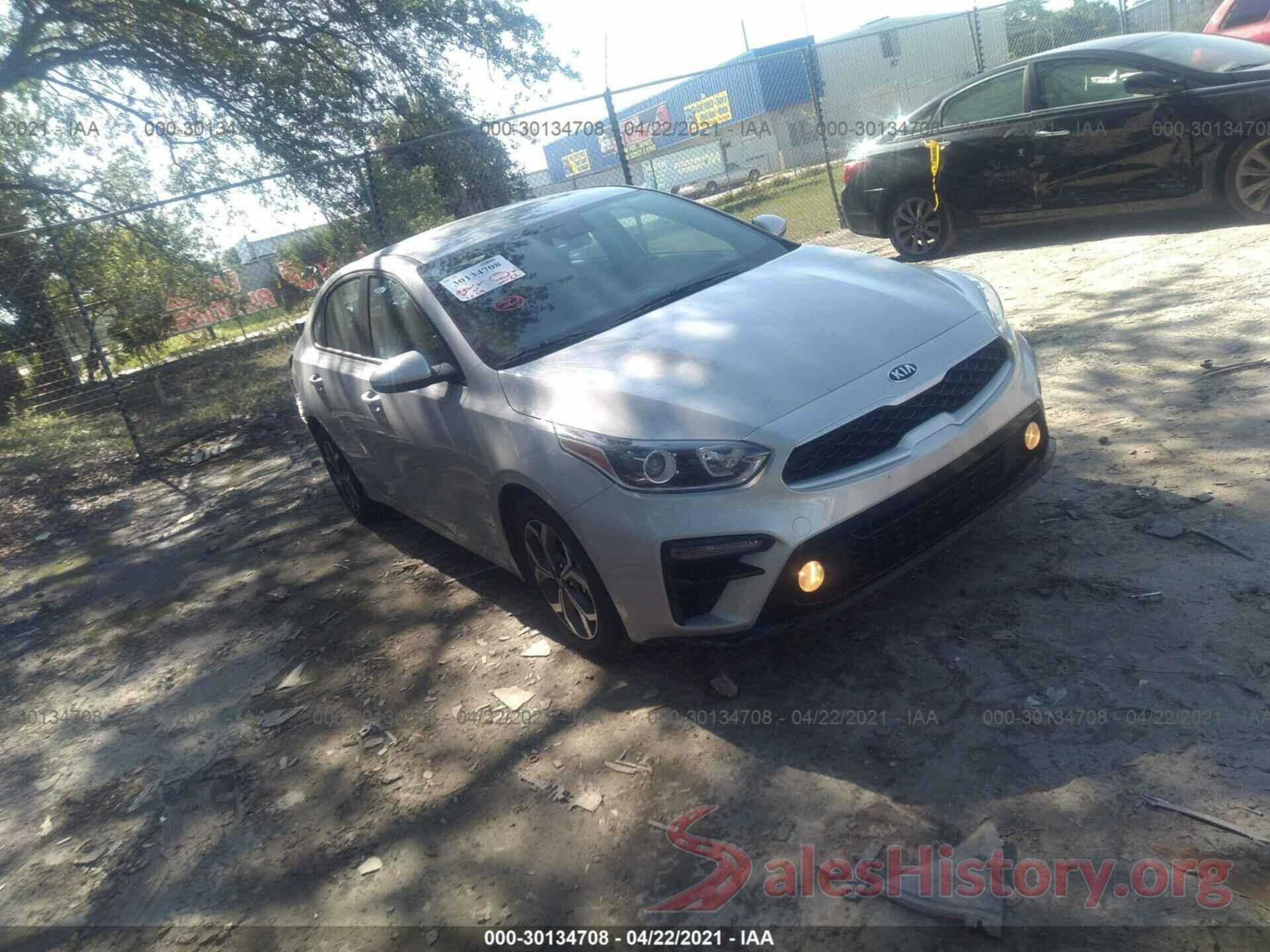 3KPF24AD8ME305806 2021 KIA FORTE