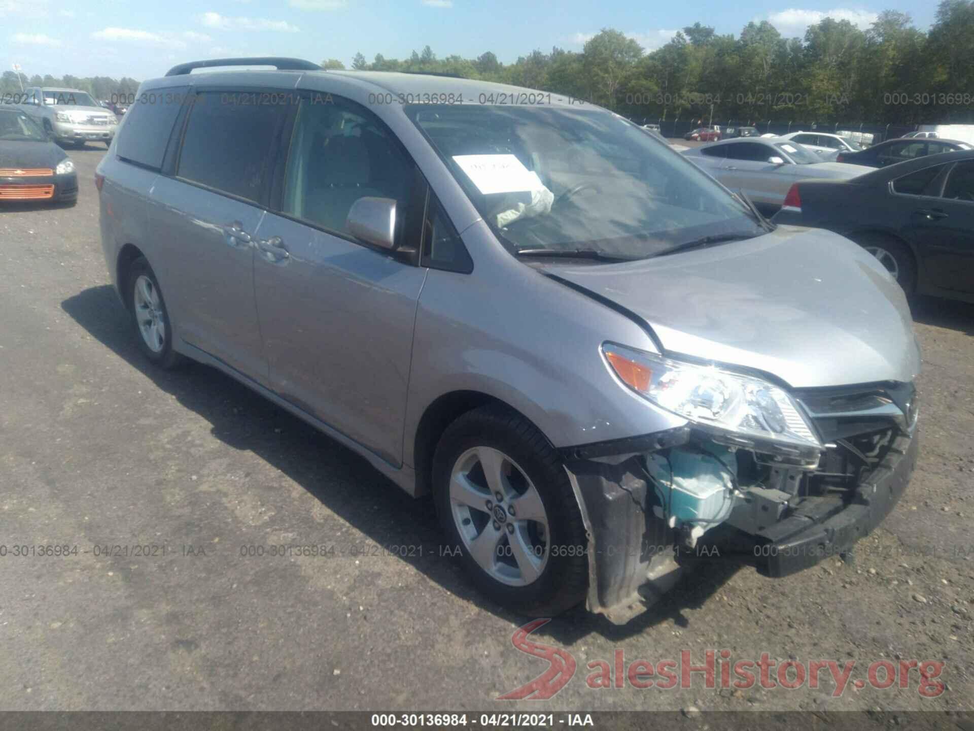 5TDKZ3DC8JS910952 2018 TOYOTA SIENNA