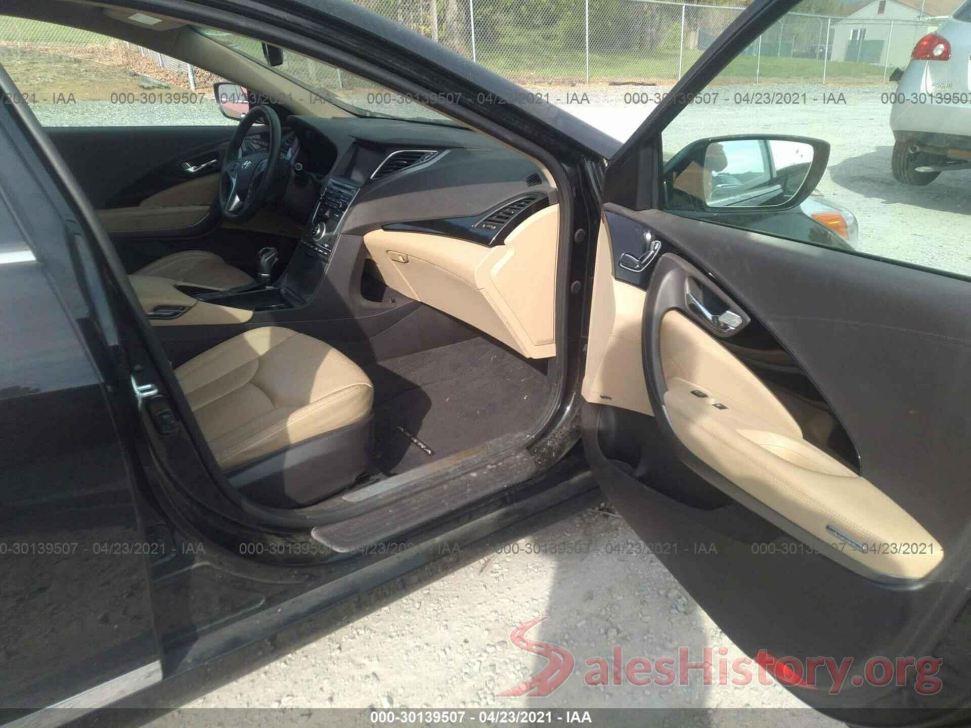 KMHFG4JG5HA589976 2017 HYUNDAI AZERA