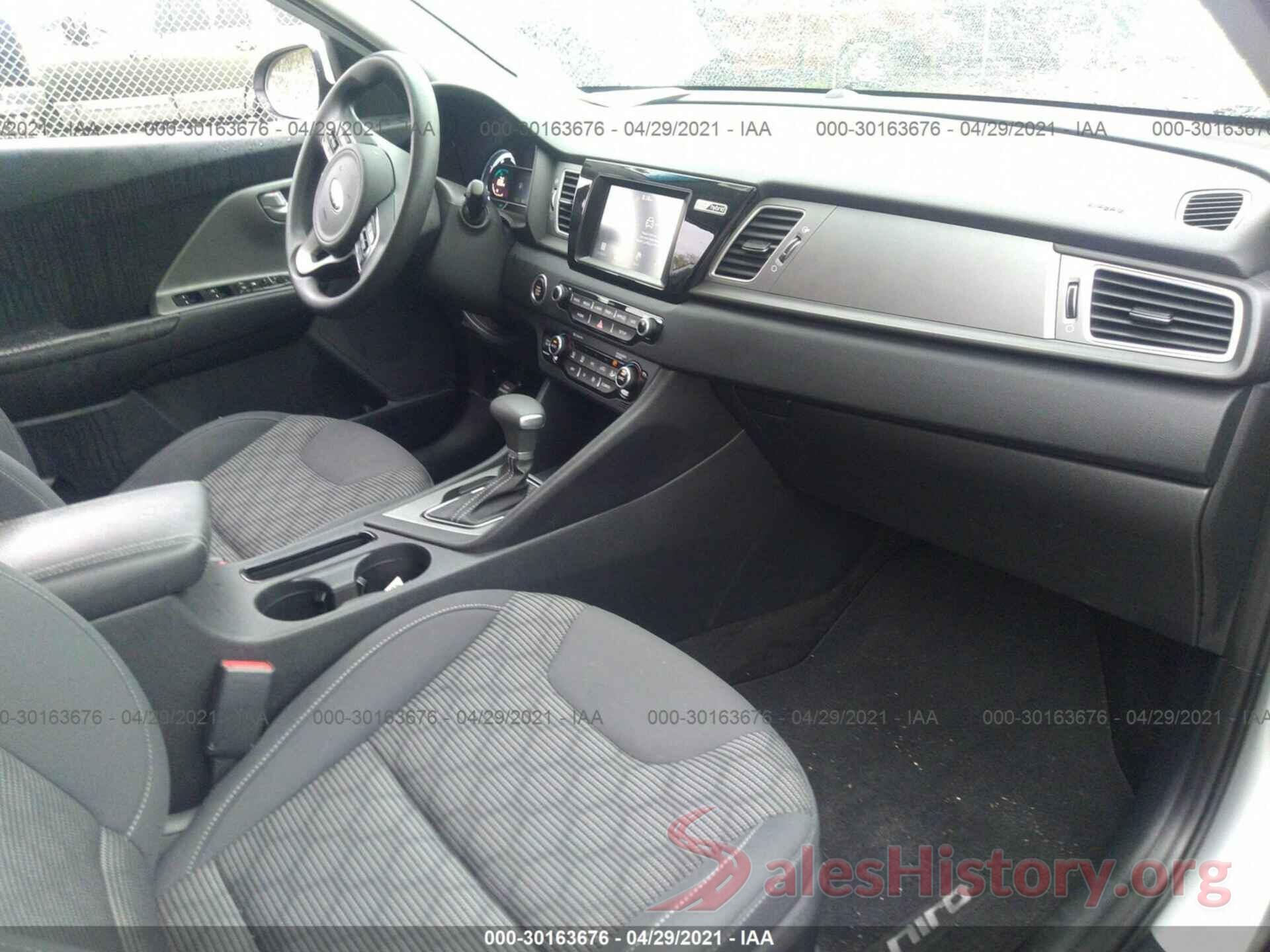 KNDCB3LCXH5068299 2017 KIA NIRO