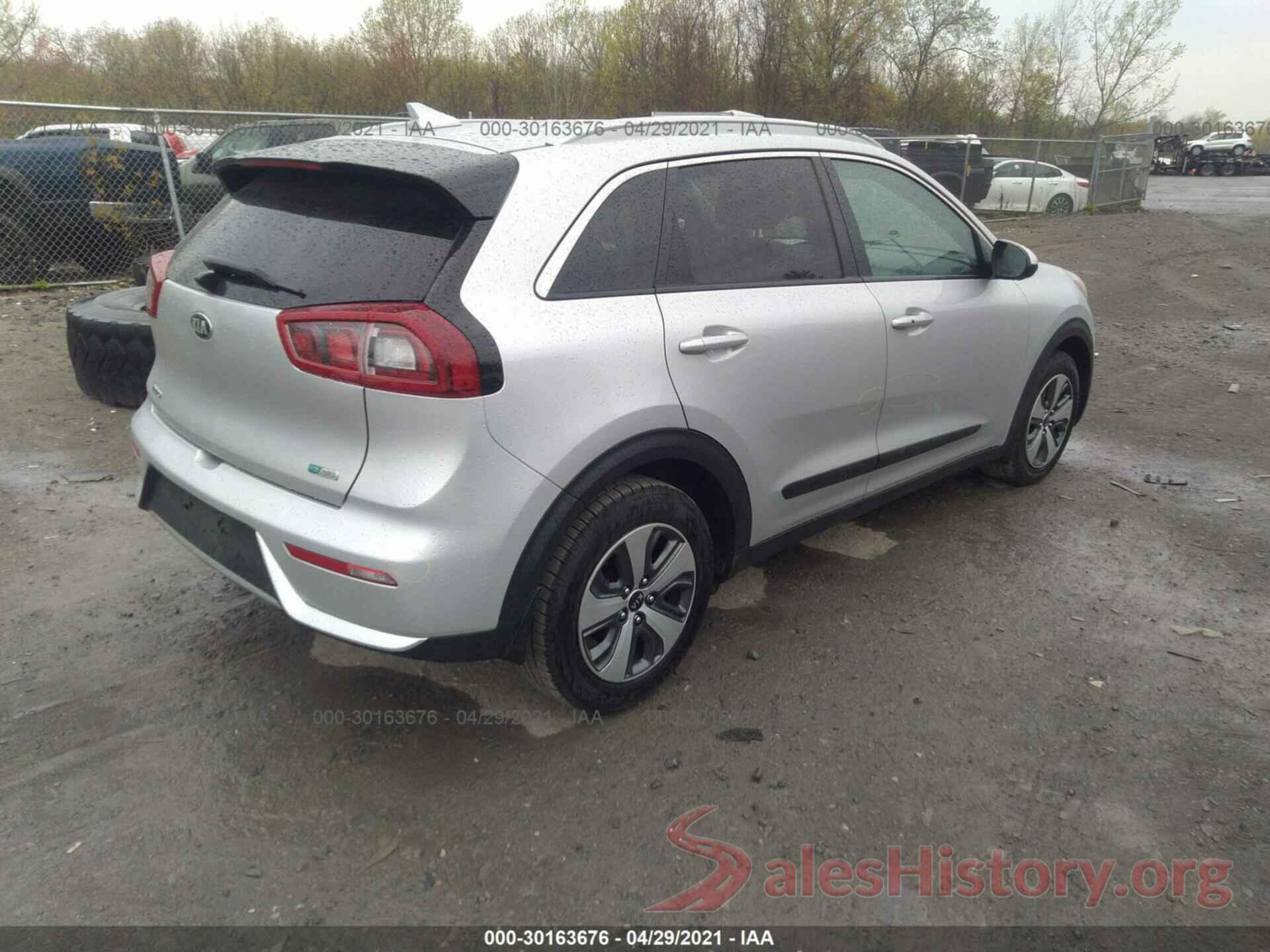 KNDCB3LCXH5068299 2017 KIA NIRO