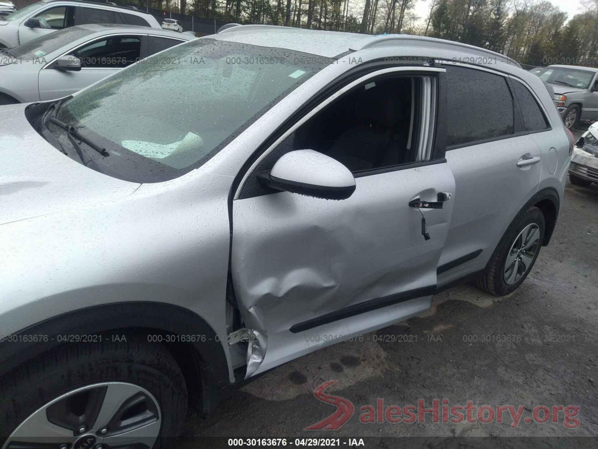 KNDCB3LCXH5068299 2017 KIA NIRO