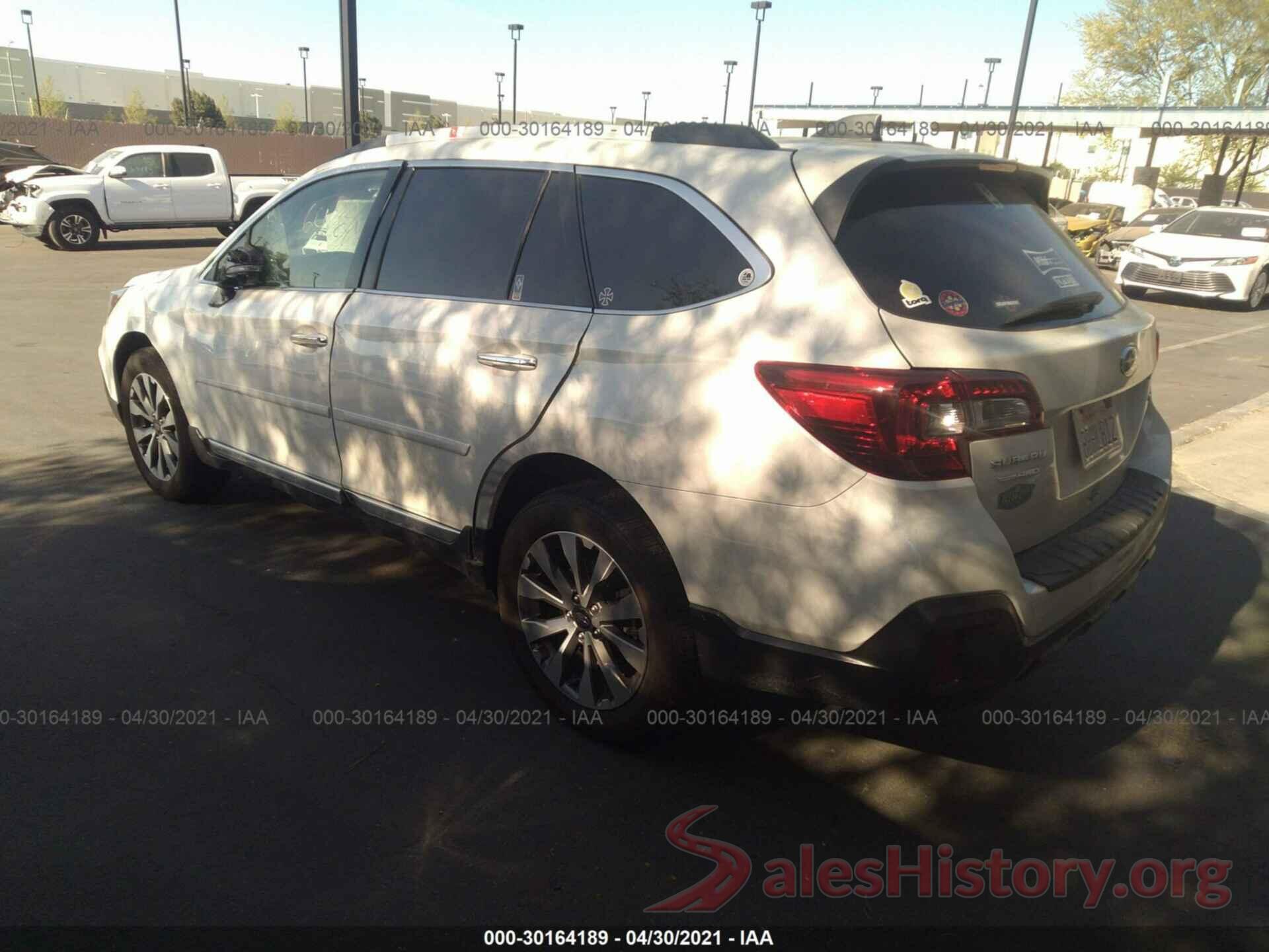 4S4BSATC8J3275657 2018 SUBARU OUTBACK