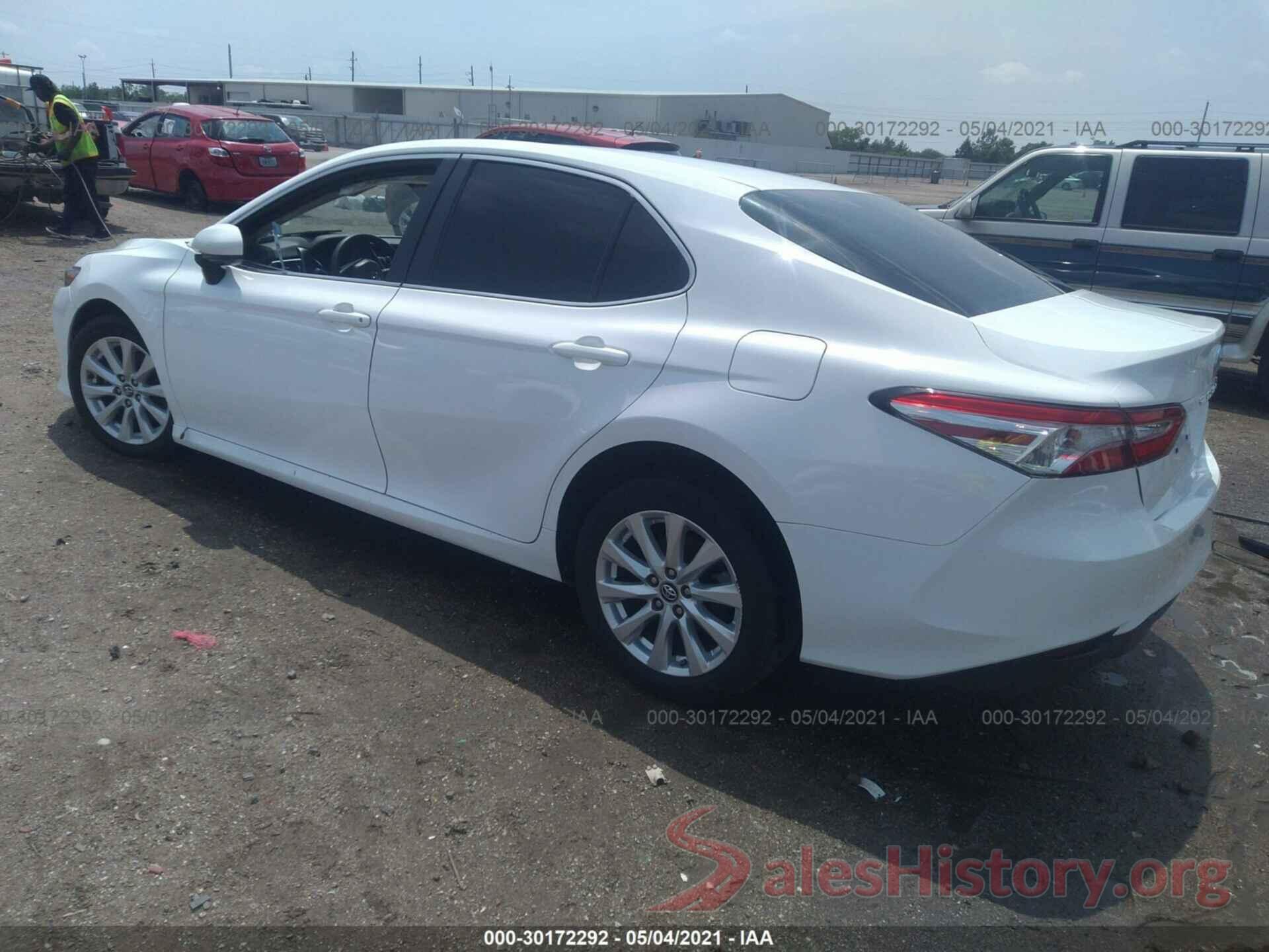 4T1B11HK5JU085621 2018 TOYOTA CAMRY