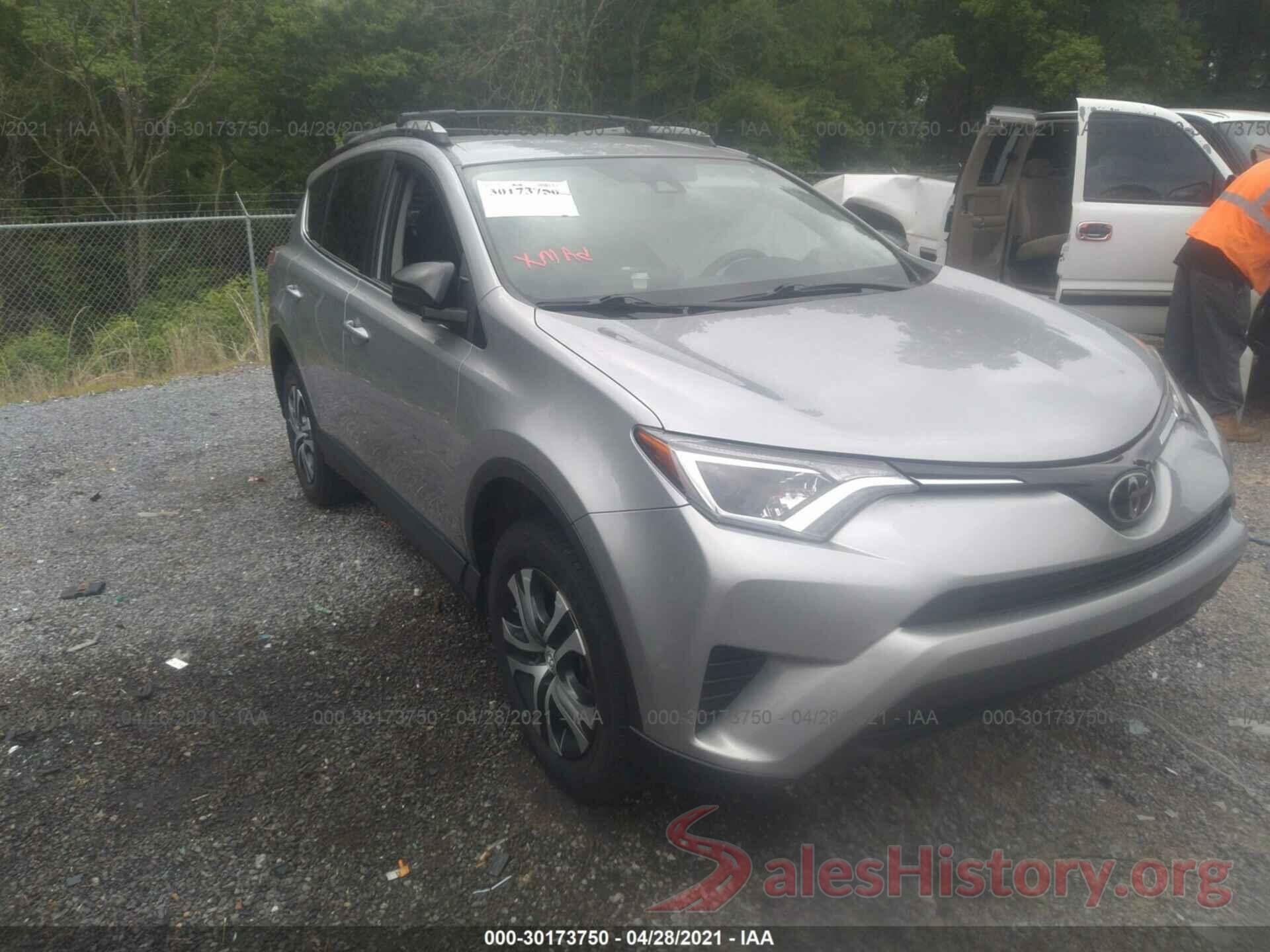 2T3ZFREV0JW418831 2018 TOYOTA RAV4