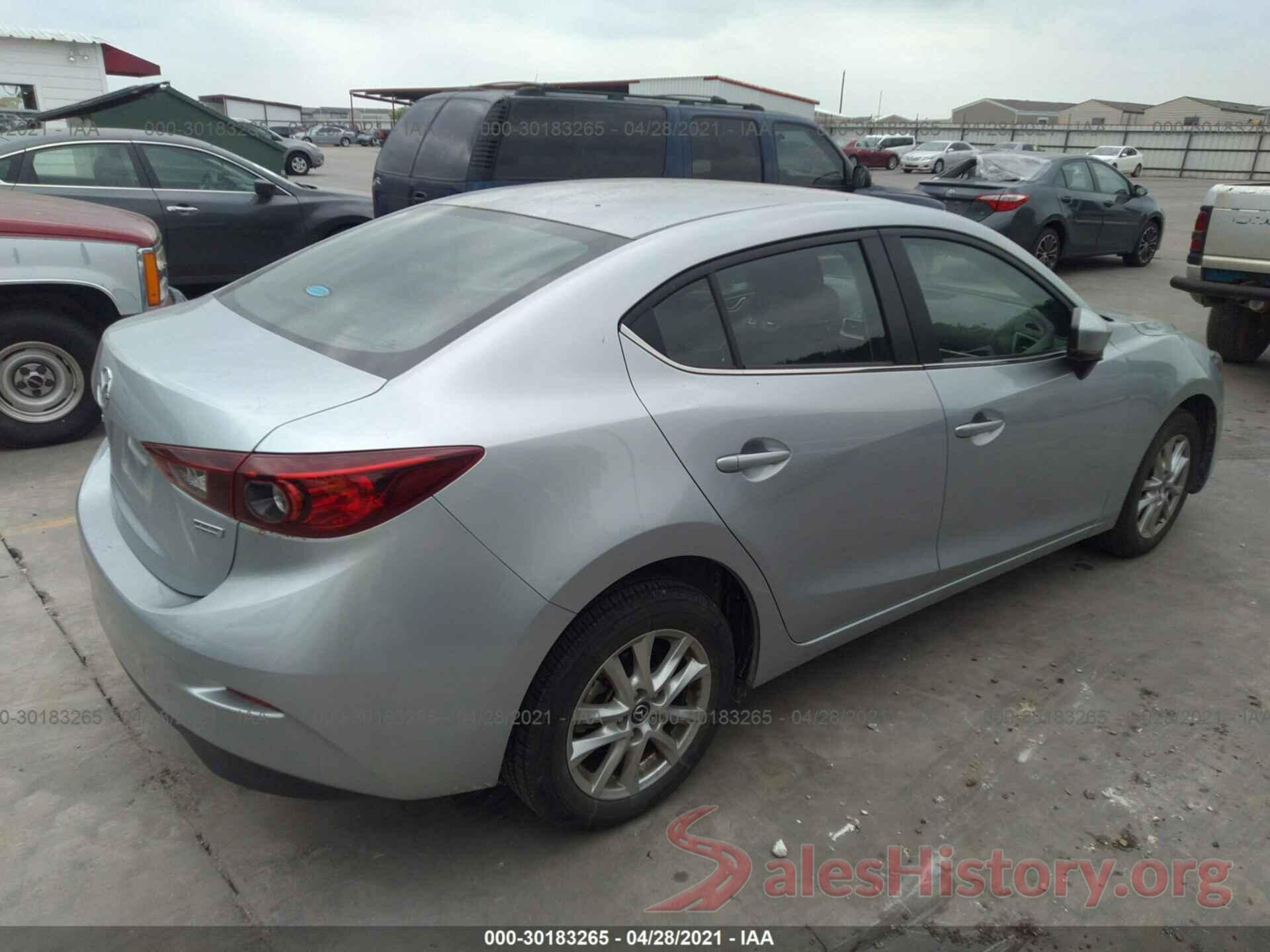 3MZBN1U70JM240667 2018 MAZDA MAZDA3 4-DOOR