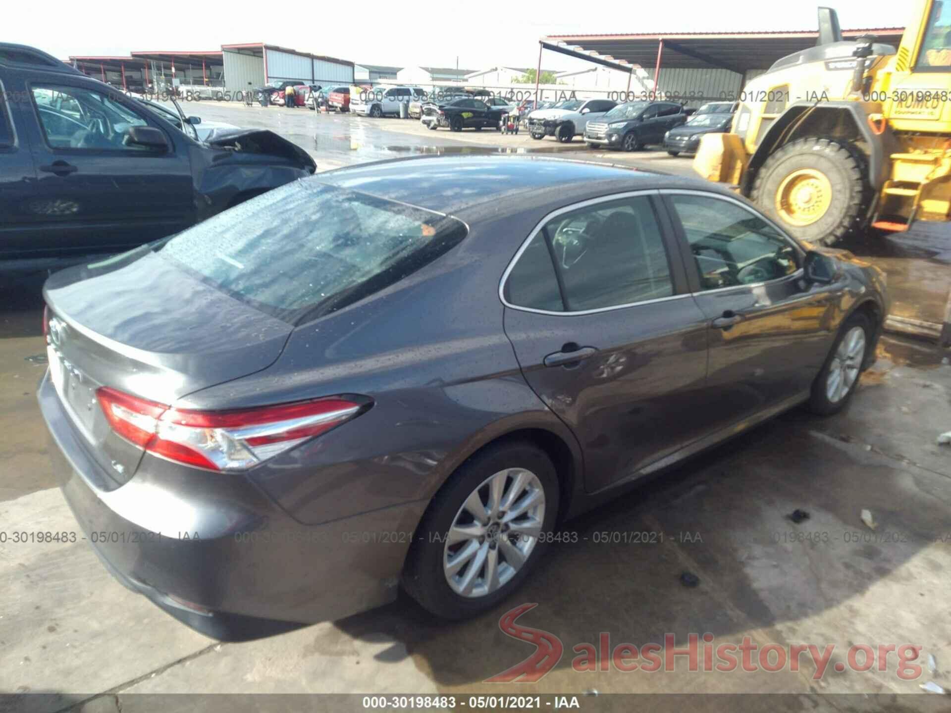 4T1B11HK2JU533653 2018 TOYOTA CAMRY