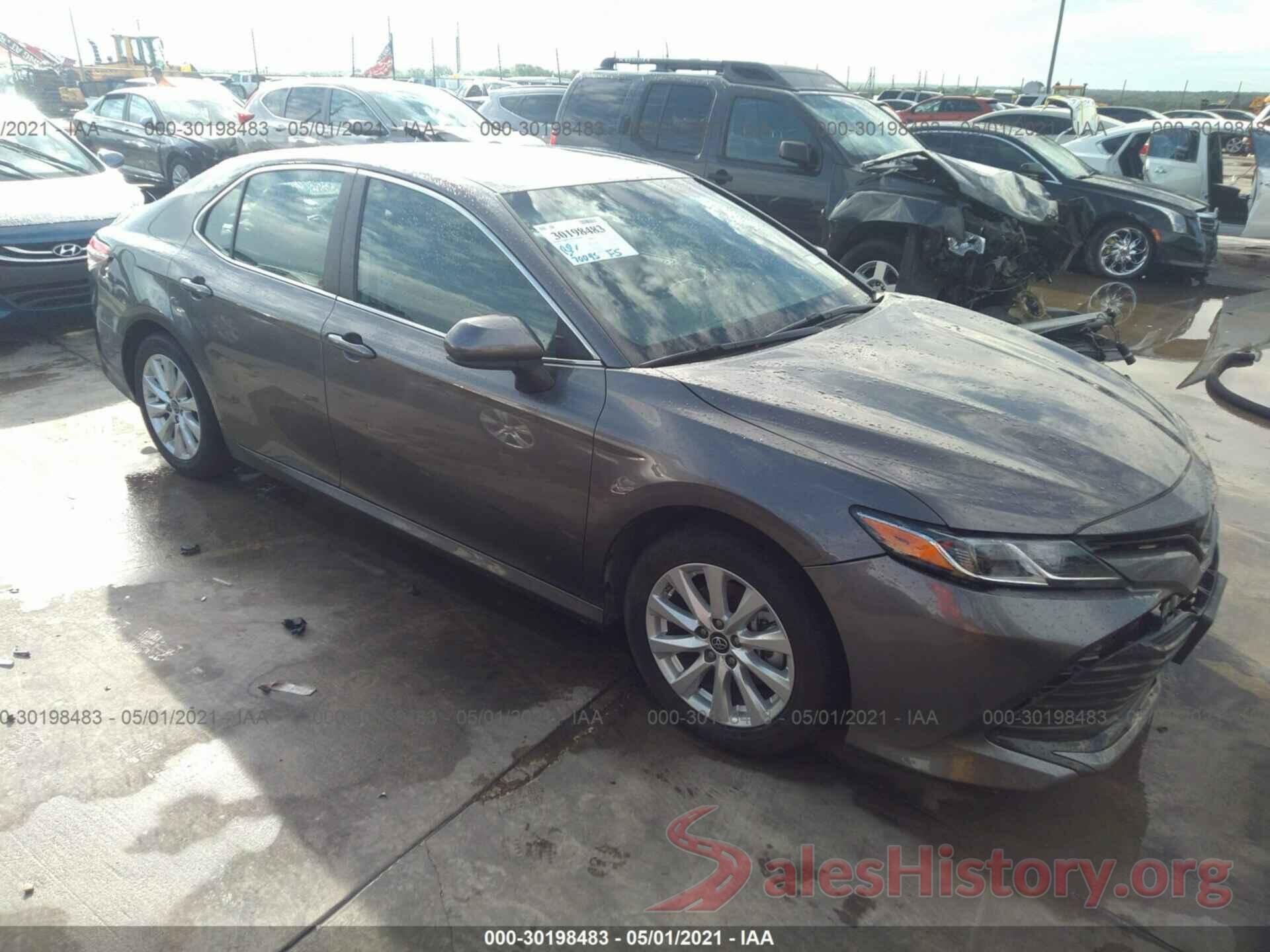 4T1B11HK2JU533653 2018 TOYOTA CAMRY