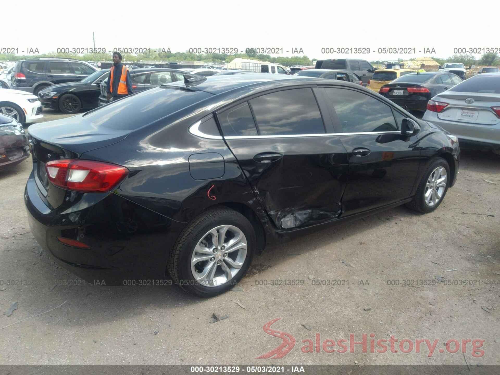 1G1BE5SMXK7143483 2019 CHEVROLET CRUZE