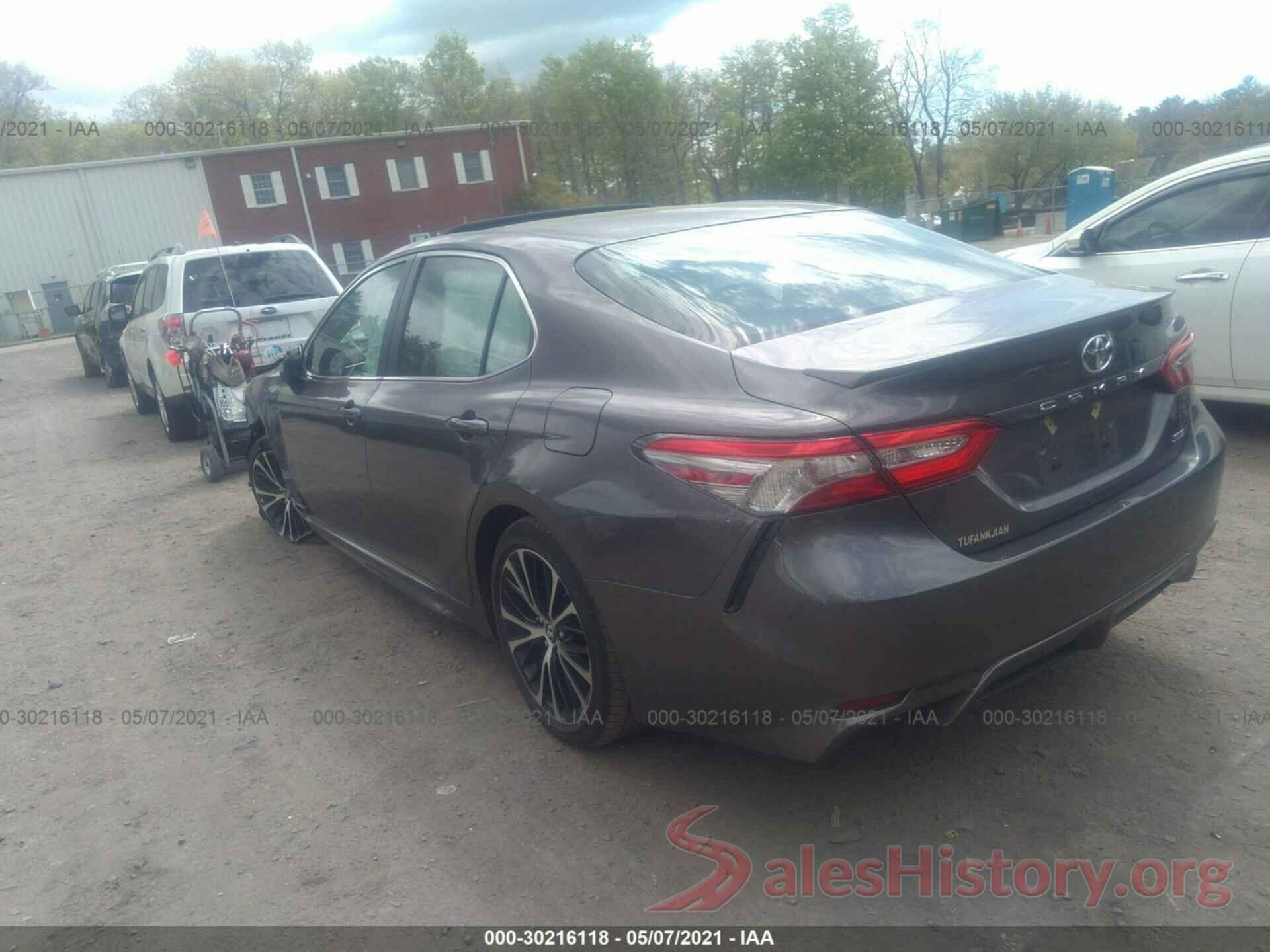 4T1B11HK8JU568021 2018 TOYOTA CAMRY