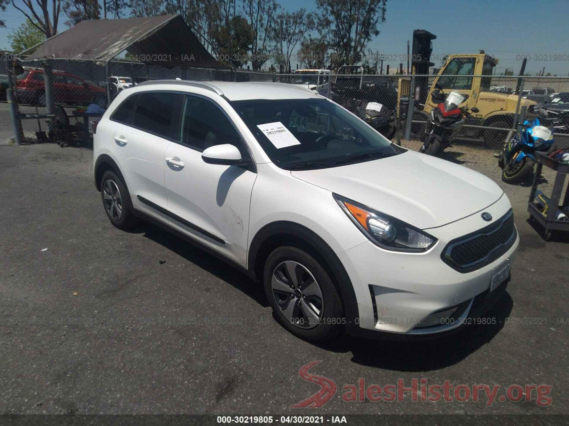 KNDCB3LC8K5290377 2019 KIA NIRO