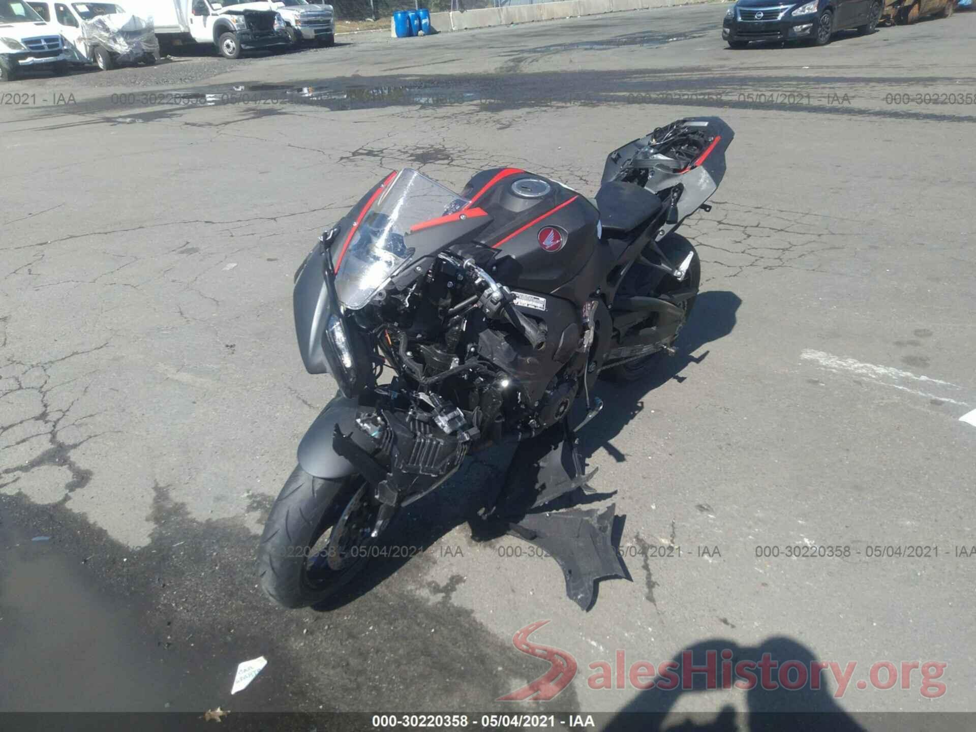 JH2SC7710JK100734 2018 HONDA CBR1000