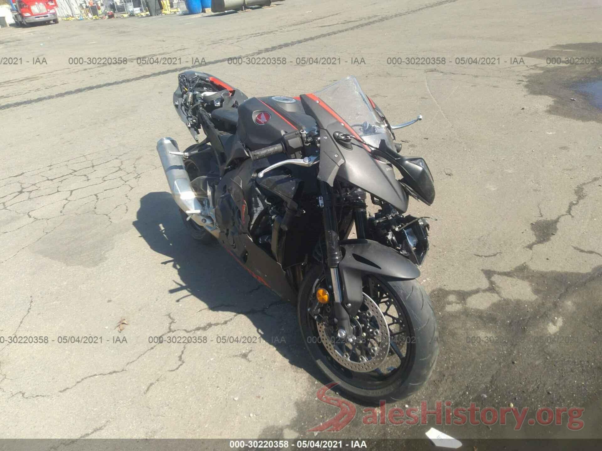 JH2SC7710JK100734 2018 HONDA CBR1000