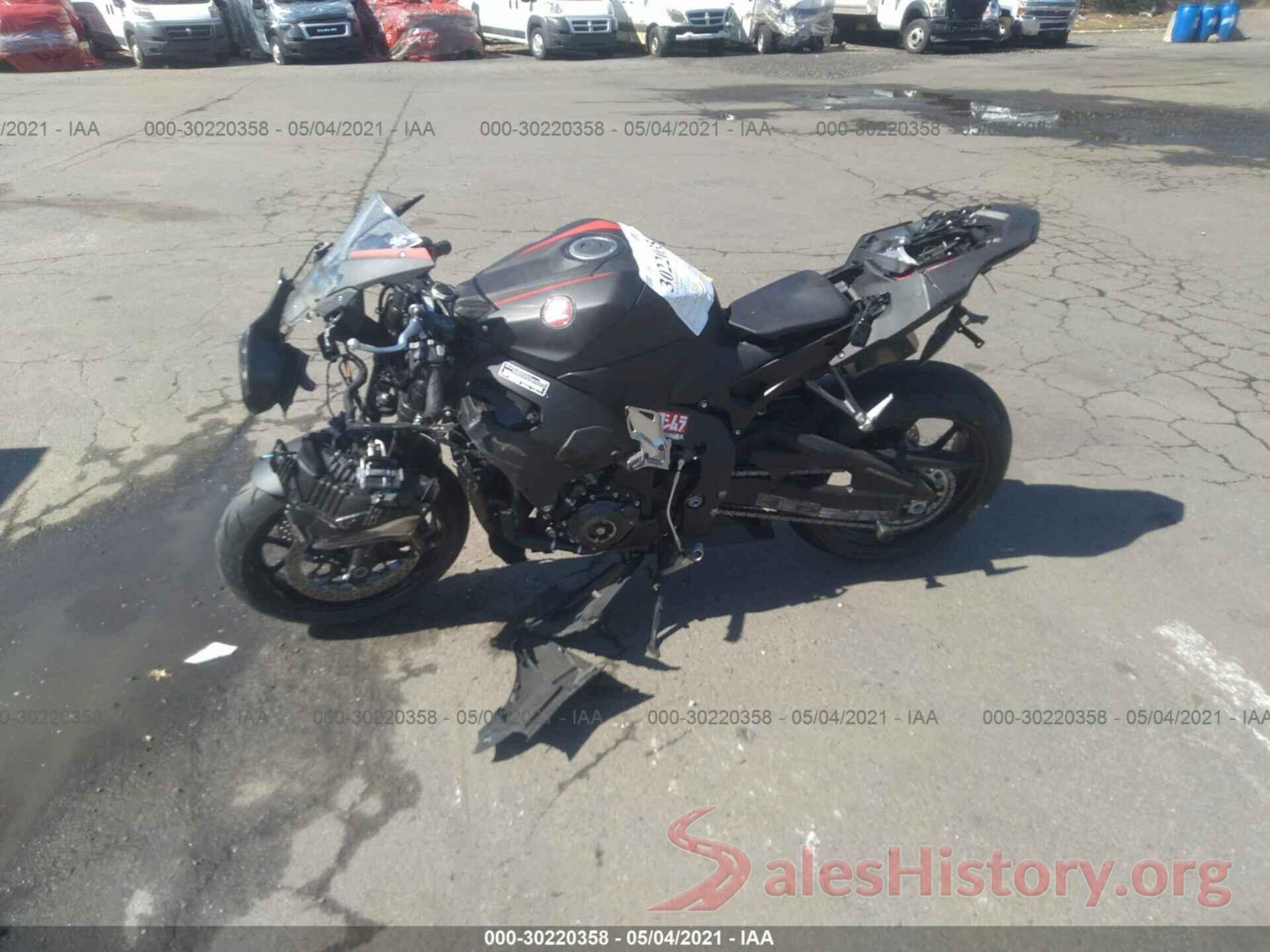 JH2SC7710JK100734 2018 HONDA CBR1000