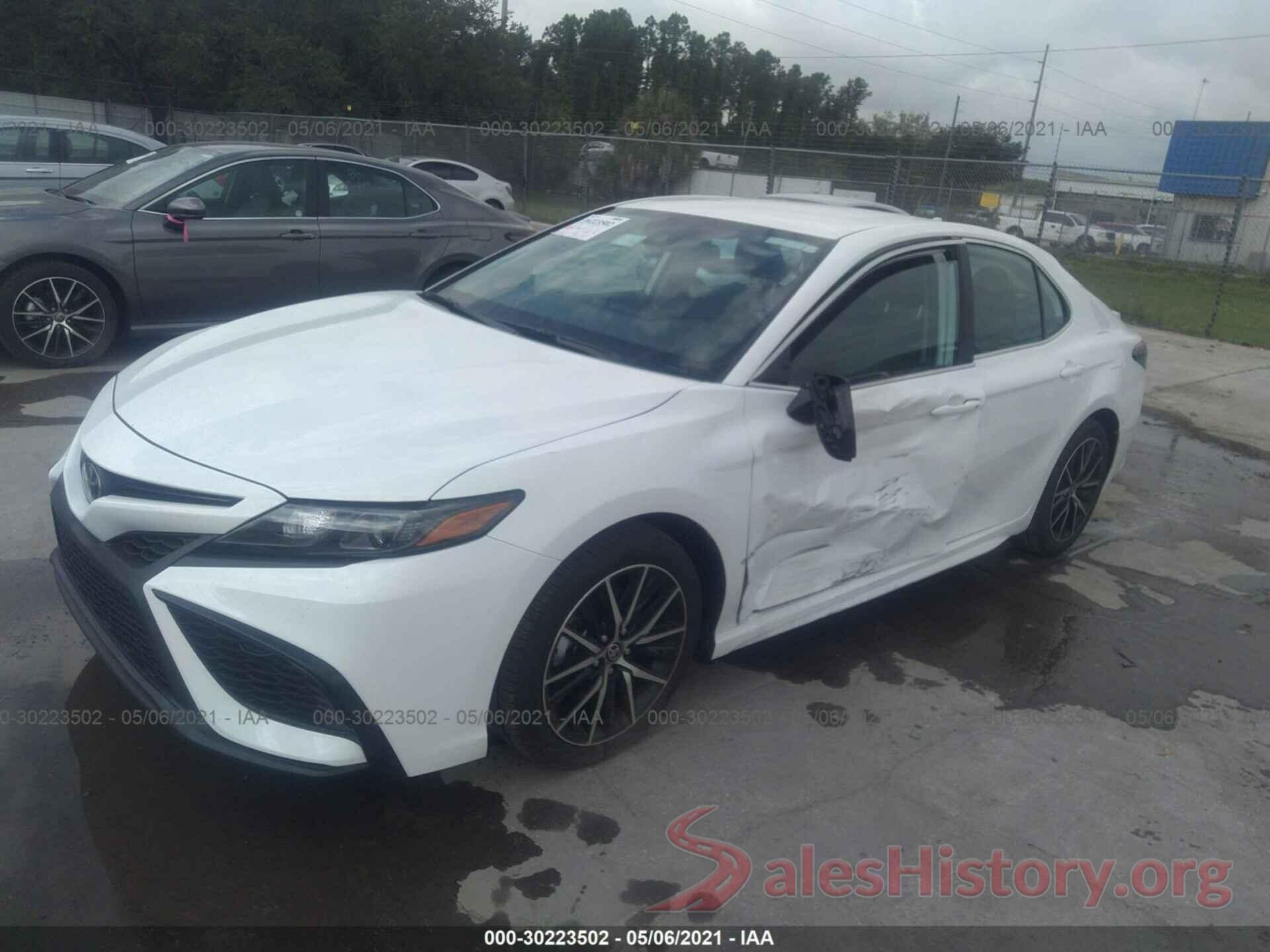 4T1G11AK7MU439577 2021 TOYOTA CAMRY