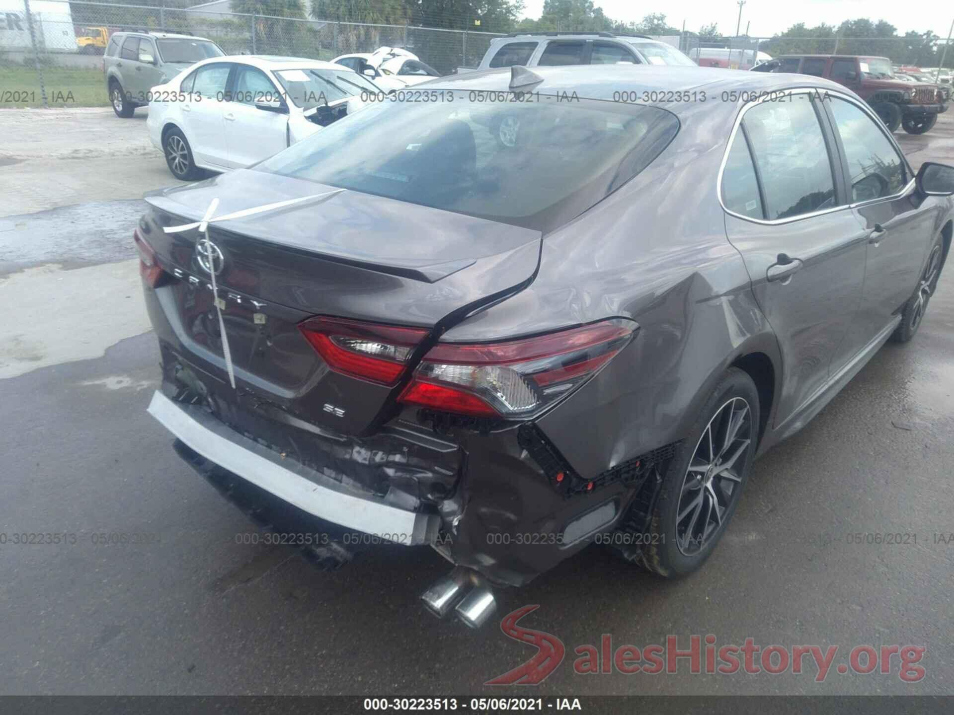 4T1G11AK1MU560976 2021 TOYOTA CAMRY