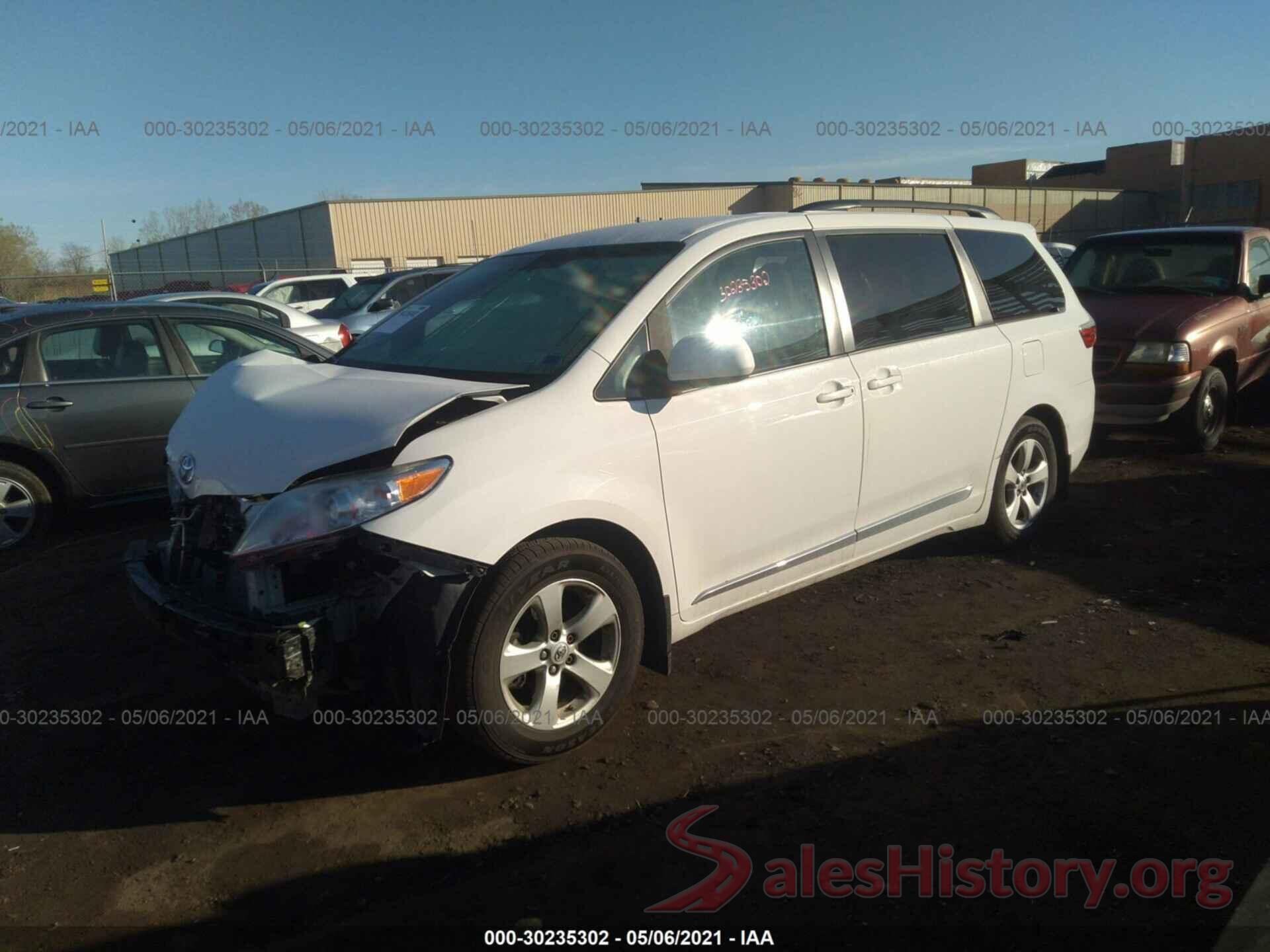 5TDKZ3DCXHS849159 2017 TOYOTA SIENNA