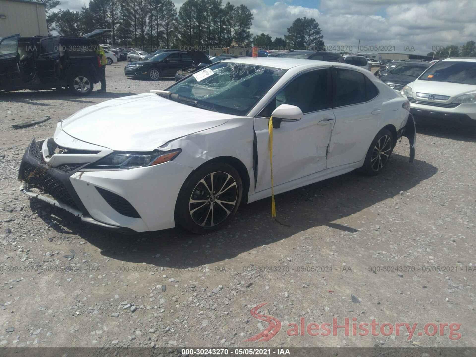 4T1B11HK6JU075258 2018 TOYOTA CAMRY