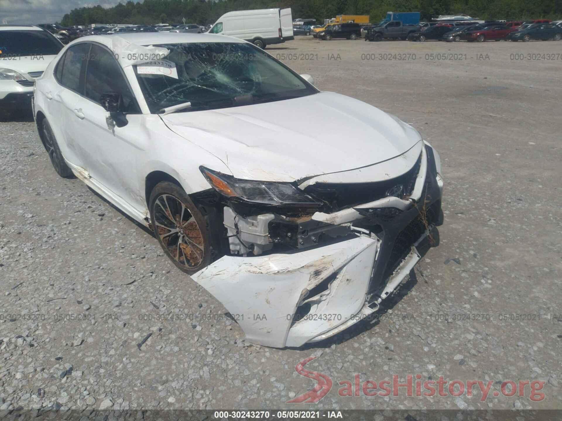 4T1B11HK6JU075258 2018 TOYOTA CAMRY