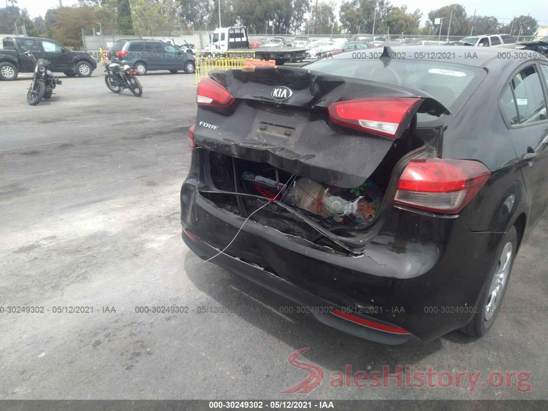 3KPFK4A75JE251810 2018 KIA FORTE