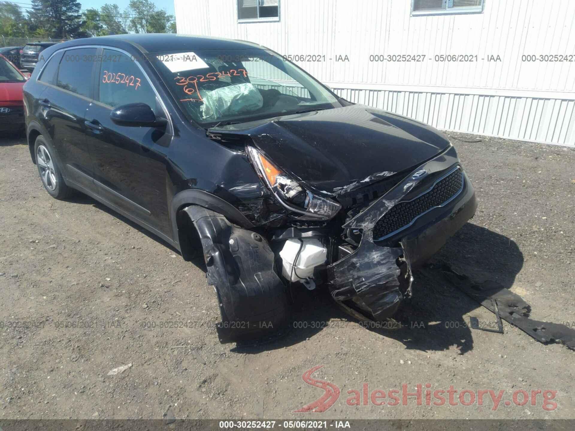 KNDCB3LC4J5158716 2018 KIA NIRO