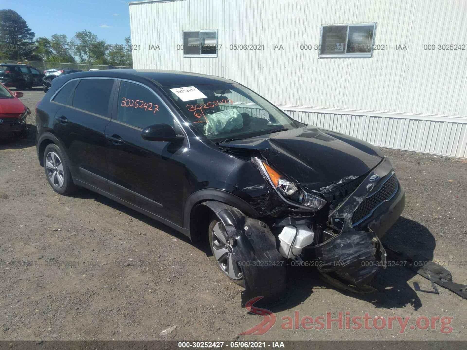 KNDCB3LC4J5158716 2018 KIA NIRO